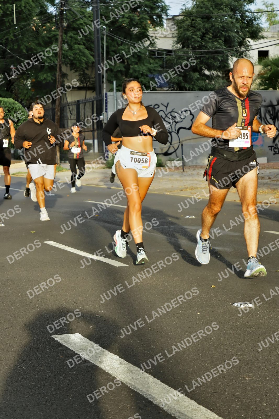 Foto de la X Carrera Leones Negros Red Cola 2026 en Rectoría General de la UdeG, Av. Juárez 976 (meta en Av. Enrique Díaz de León y Pedro Moreno), Guadalajara a las 07:33 · dorsal 495, 10058, 80