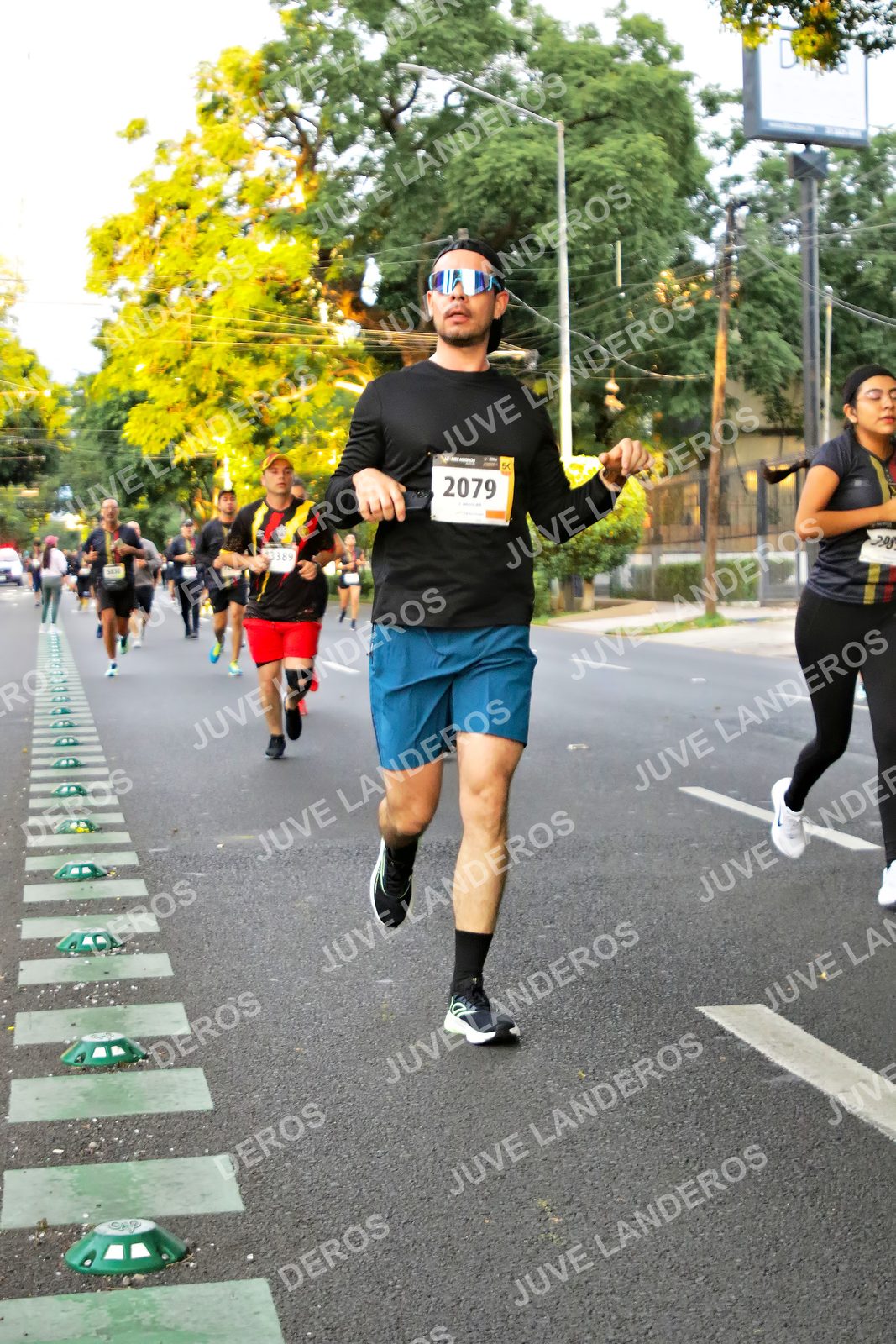 Foto de la X Carrera Leones Negros Red Cola 2026 en Rectoría General de la UdeG, Av. Juárez 976 (meta en Av. Enrique Díaz de León y Pedro Moreno), Guadalajara a las 05:04 · dorsal 389