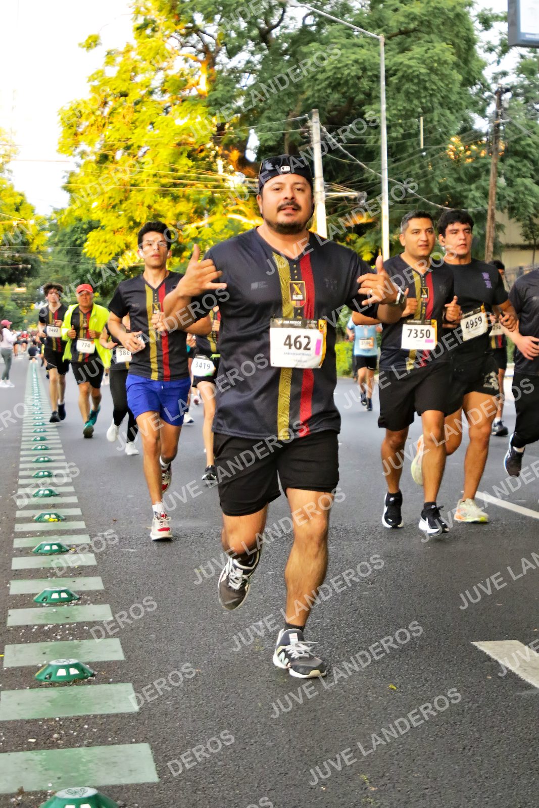 Foto de la X Carrera Leones Negros Red Cola 2026 en Rectoría General de la UdeG, Av. Juárez 976 (meta en Av. Enrique Díaz de León y Pedro Moreno), Guadalajara a las 05:02 · dorsal 462, 7350, 4959, 3419