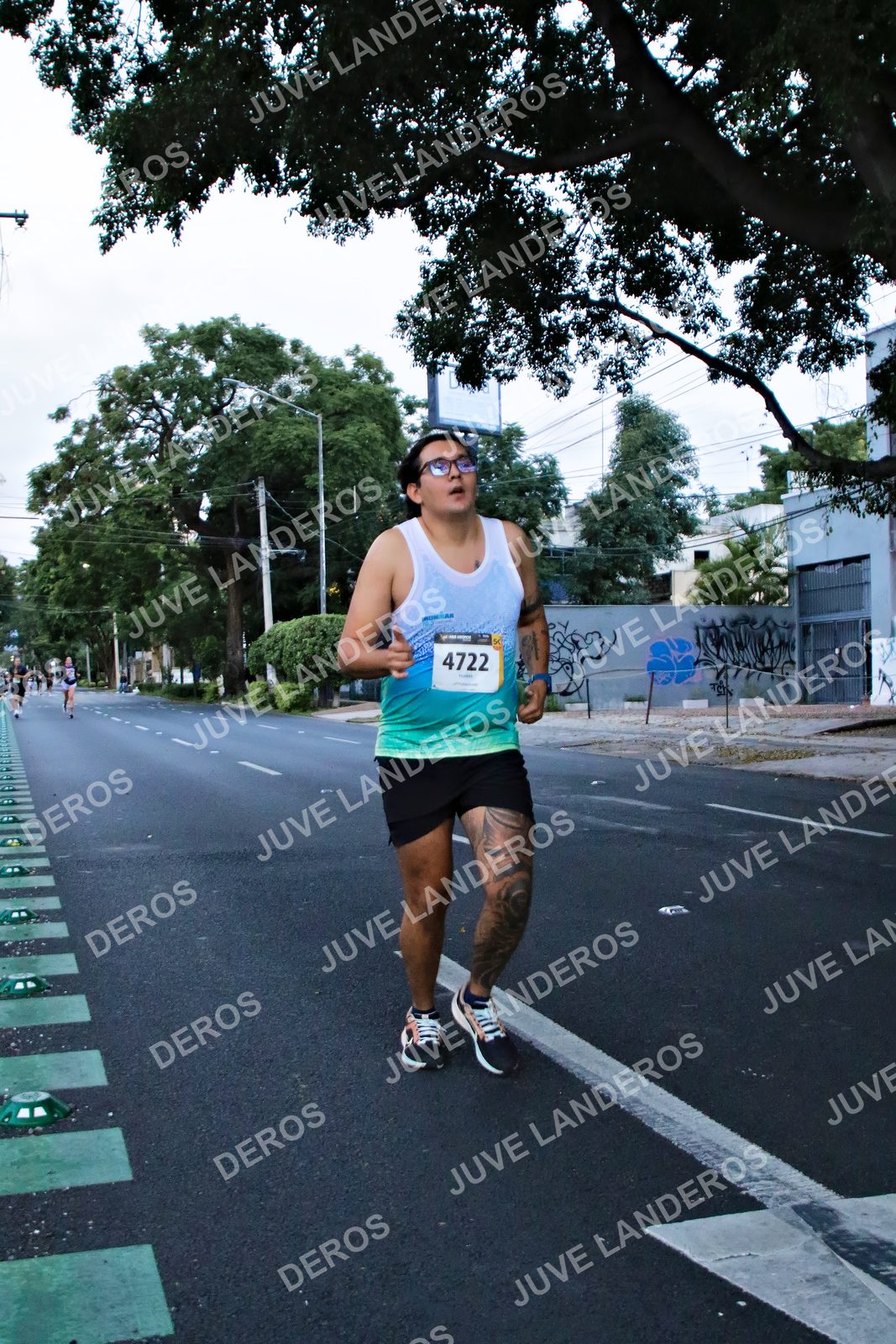 Foto de la X Carrera Leones Negros Red Cola 2026 en Rectoría General de la UdeG, Av. Juárez 976 (meta en Av. Enrique Díaz de León y Pedro Moreno), Guadalajara a las 04:55 · dorsal 4722