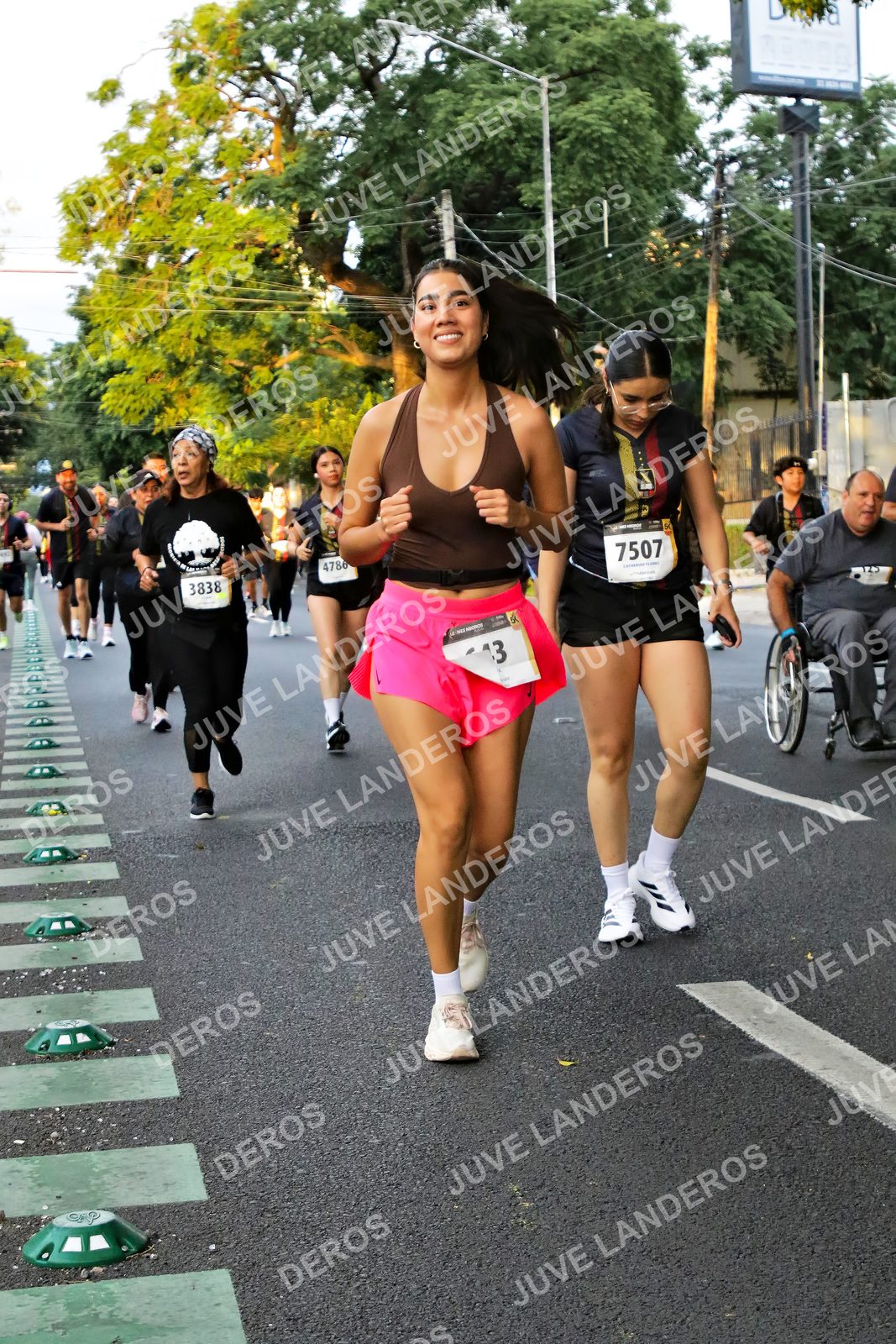 Foto de la X Carrera Leones Negros Red Cola 2026 en Rectoría General de la UdeG, Av. Juárez 976 (meta en Av. Enrique Díaz de León y Pedro Moreno), Guadalajara a las 05:06 · dorsal 7507, 3838, 4786