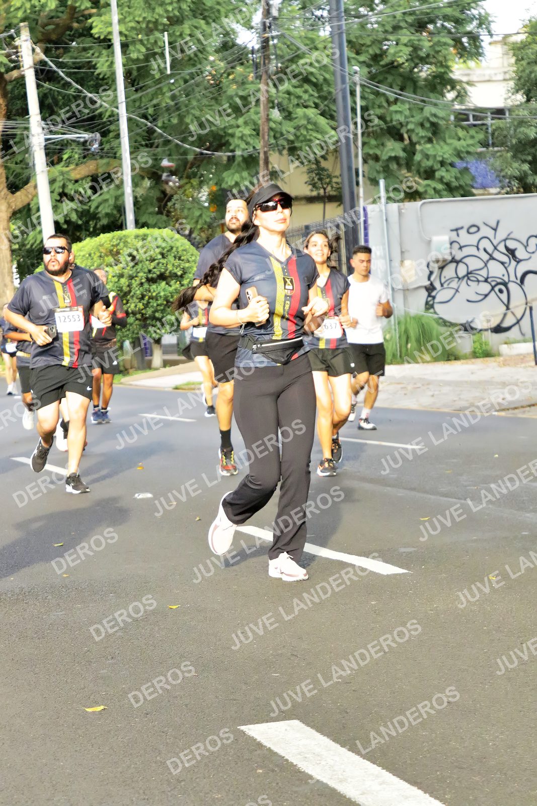 Foto de la X Carrera Leones Negros Red Cola 2026 en Rectoría General de la UdeG, Av. Juárez 976 (meta en Av. Enrique Díaz de León y Pedro Moreno), Guadalajara a las 08:04 · dorsal 12553