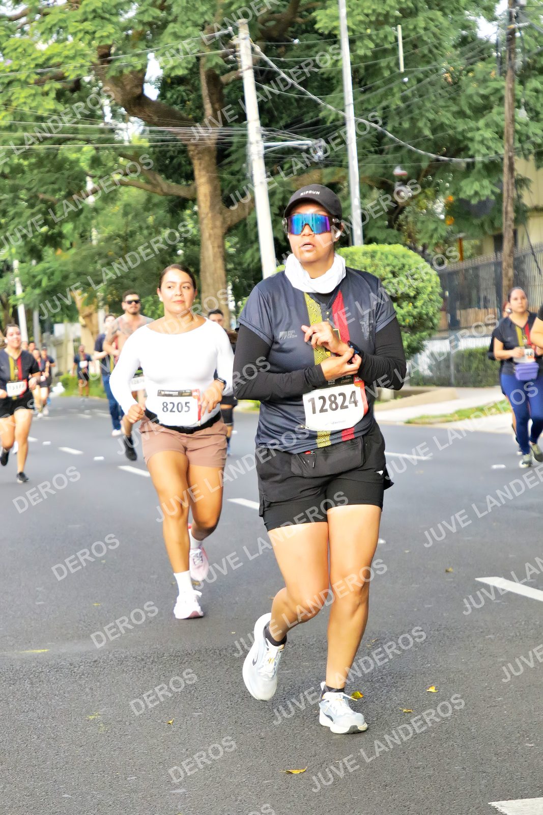 Foto de la X Carrera Leones Negros Red Cola 2026 en Rectoría General de la UdeG, Av. Juárez 976 (meta en Av. Enrique Díaz de León y Pedro Moreno), Guadalajara a las 08:08 · dorsal 8205, 12824