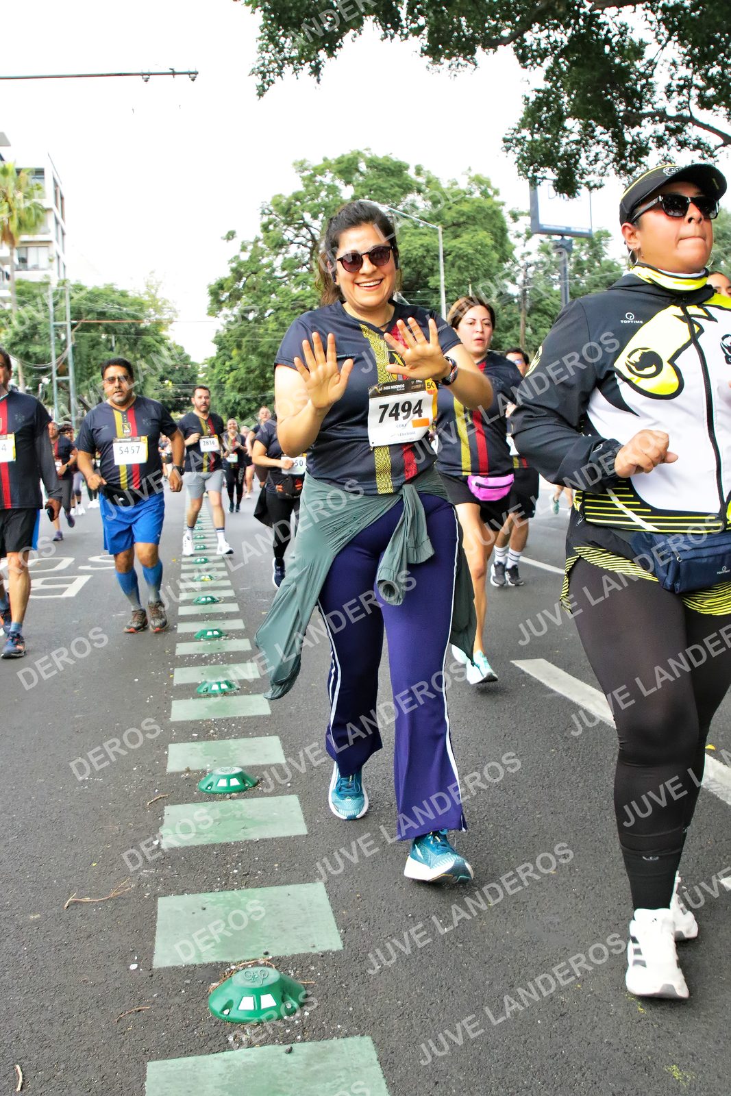 Foto de la X Carrera Leones Negros Red Cola 2026 en Rectoría General de la UdeG, Av. Juárez 976 (meta en Av. Enrique Díaz de León y Pedro Moreno), Guadalajara a las 07:16 · dorsal 7494, 5457