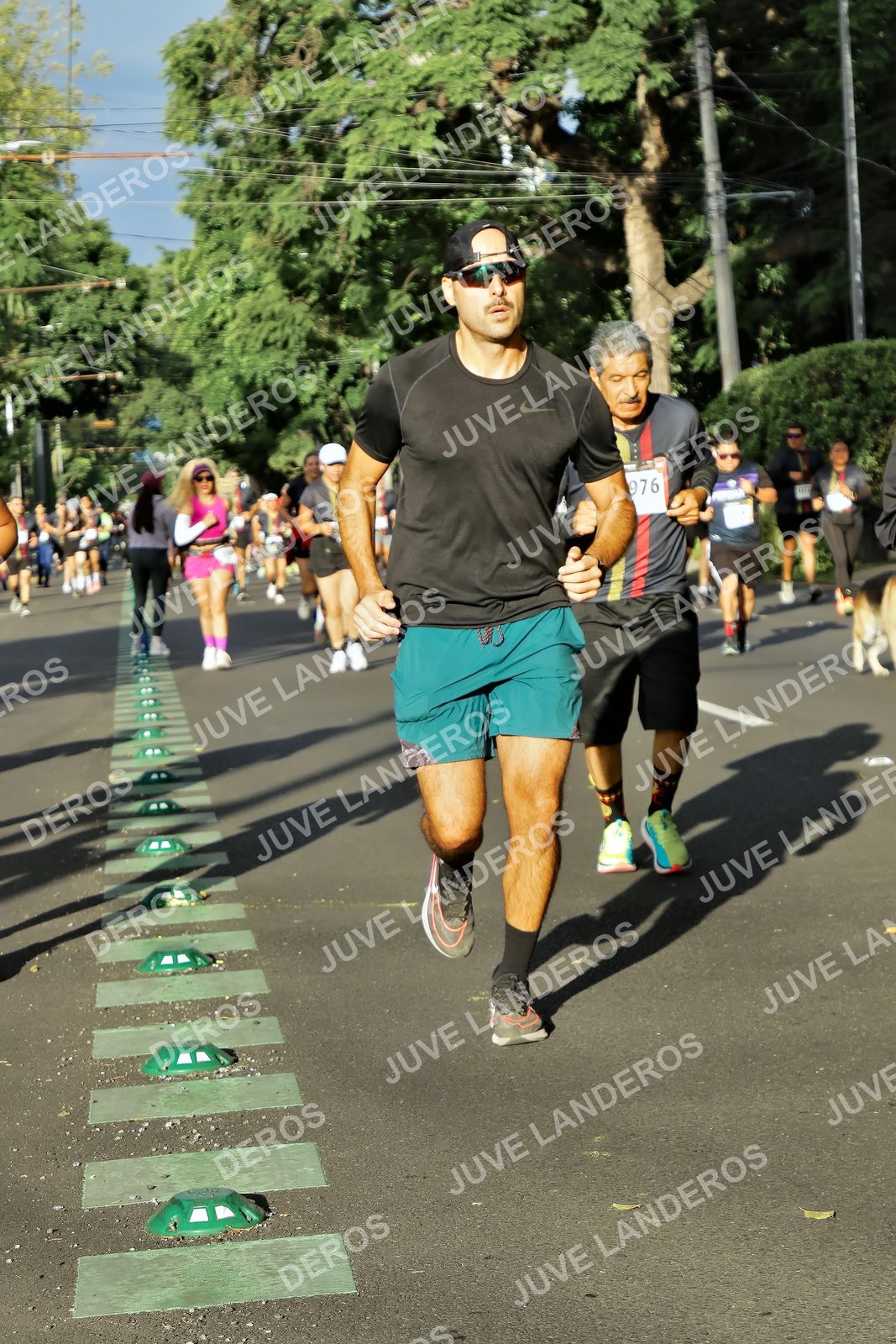 Foto de la X Carrera Leones Negros Red Cola 2026 en Rectoría General de la UdeG, Av. Juárez 976 (meta en Av. Enrique Díaz de León y Pedro Moreno), Guadalajara a las 07:53 · dorsal 976