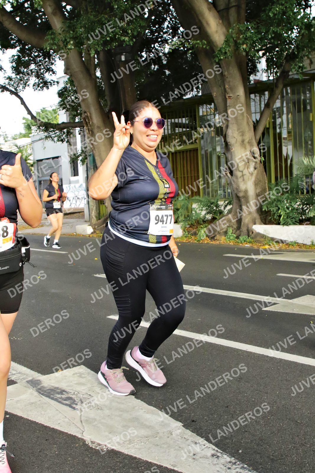 Foto de la X Carrera Leones Negros Red Cola 2026 en Rectoría General de la UdeG, Av. Juárez 976 (meta en Av. Enrique Díaz de León y Pedro Moreno), Guadalajara a las 08:08 · dorsal 9477