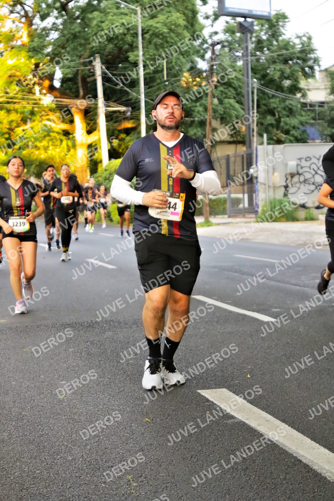 Foto de la X Carrera Leones Negros Red Cola 2026 en Rectoría General de la UdeG, Av. Juárez 976 (meta en Av. Enrique Díaz de León y Pedro Moreno), Guadalajara a las 05:02 · dorsal 3239, 44