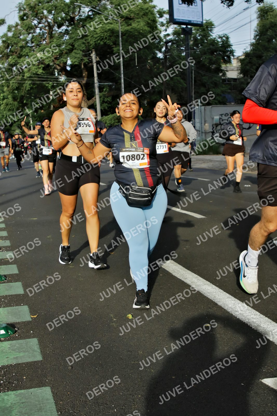 Foto de la X Carrera Leones Negros Red Cola 2026 en Rectoría General de la UdeG, Av. Juárez 976 (meta en Av. Enrique Díaz de León y Pedro Moreno), Guadalajara a las 08:02 · dorsal 9396, 10802, 2731, 9590
