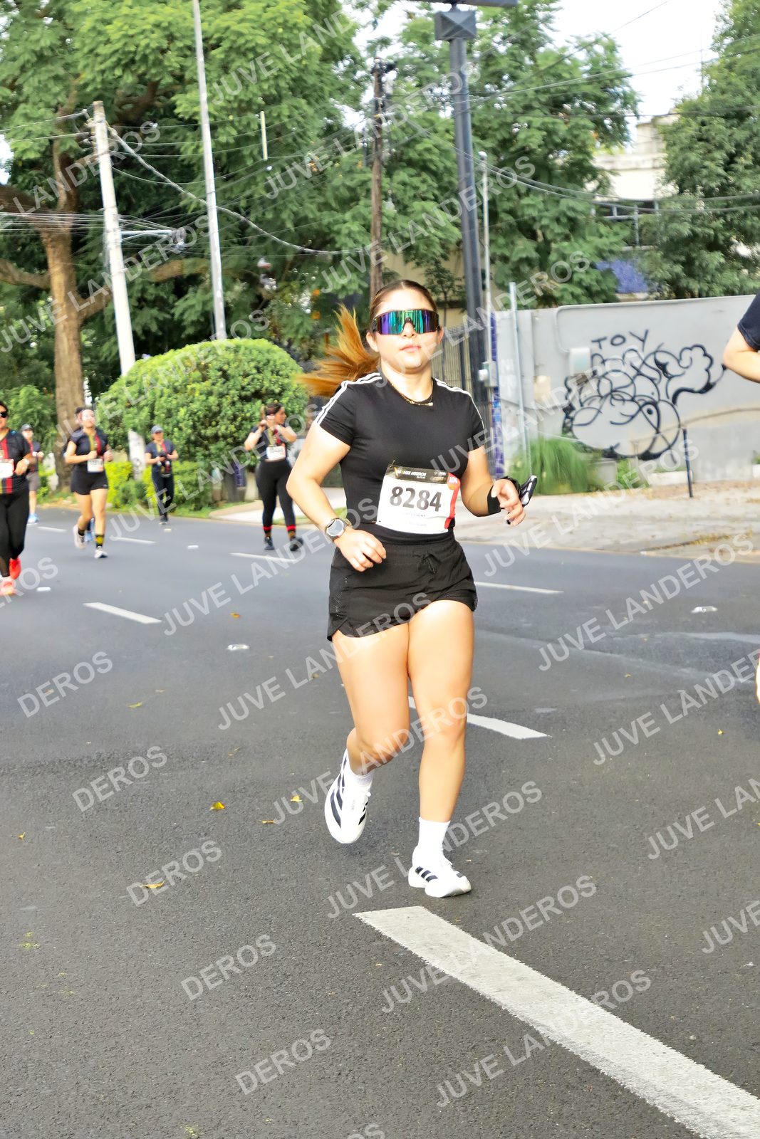 Foto de la X Carrera Leones Negros Red Cola 2026 en Rectoría General de la UdeG, Av. Juárez 976 (meta en Av. Enrique Díaz de León y Pedro Moreno), Guadalajara a las 08:08 · dorsal 8284