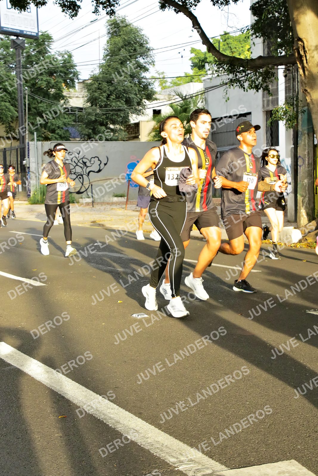 Foto de la X Carrera Leones Negros Red Cola 2026 en Rectoría General de la UdeG, Av. Juárez 976 (meta en Av. Enrique Díaz de León y Pedro Moreno), Guadalajara a las 07:34 · dorsal 132