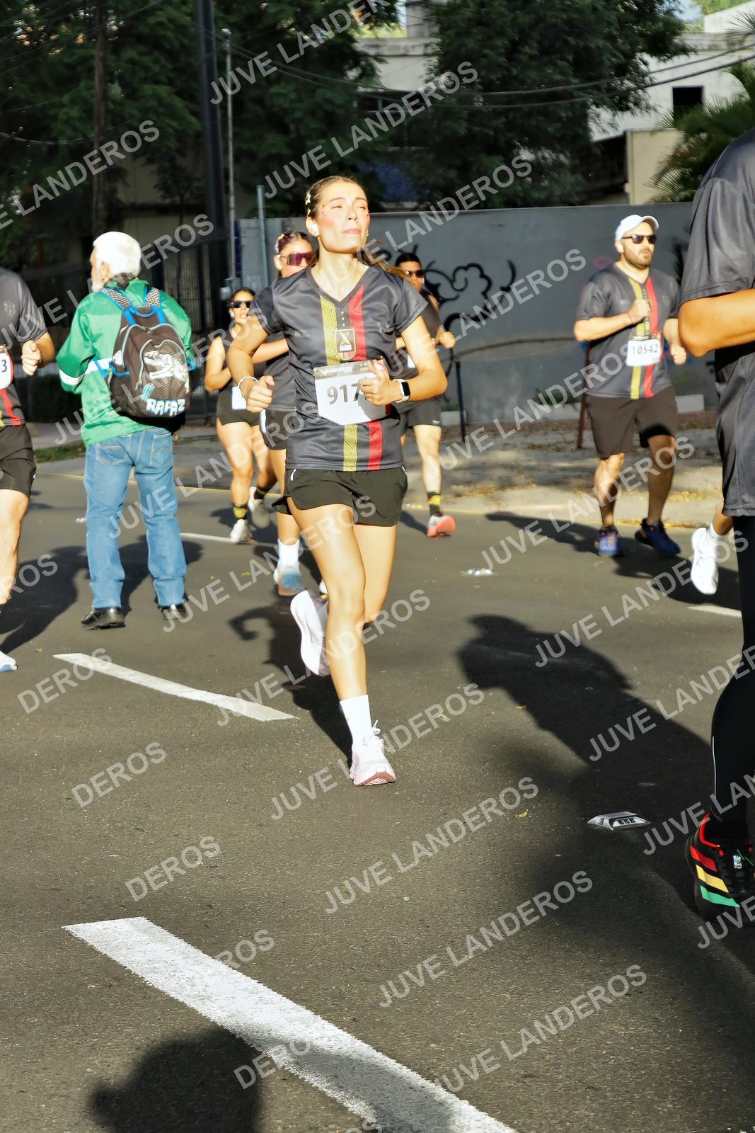 Foto de la X Carrera Leones Negros Red Cola 2026 en Rectoría General de la UdeG, Av. Juárez 976 (meta en Av. Enrique Díaz de León y Pedro Moreno), Guadalajara a las 07:50 · dorsal 917, 10542