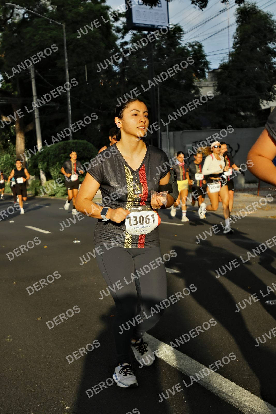 Foto de la X Carrera Leones Negros Red Cola 2026 en Rectoría General de la UdeG, Av. Juárez 976 (meta en Av. Enrique Díaz de León y Pedro Moreno), Guadalajara a las 07:31 · dorsal 13061, 10348