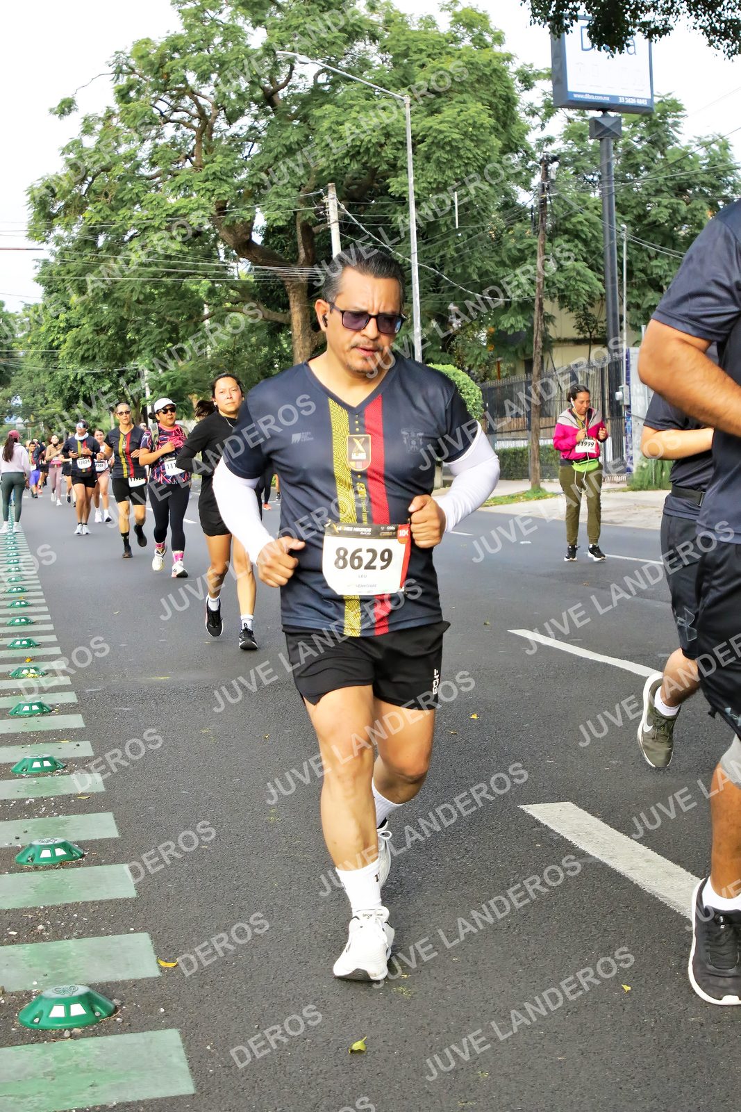 Foto de la X Carrera Leones Negros Red Cola 2026 en Rectoría General de la UdeG, Av. Juárez 976 (meta en Av. Enrique Díaz de León y Pedro Moreno), Guadalajara a las 08:08 · dorsal 8629