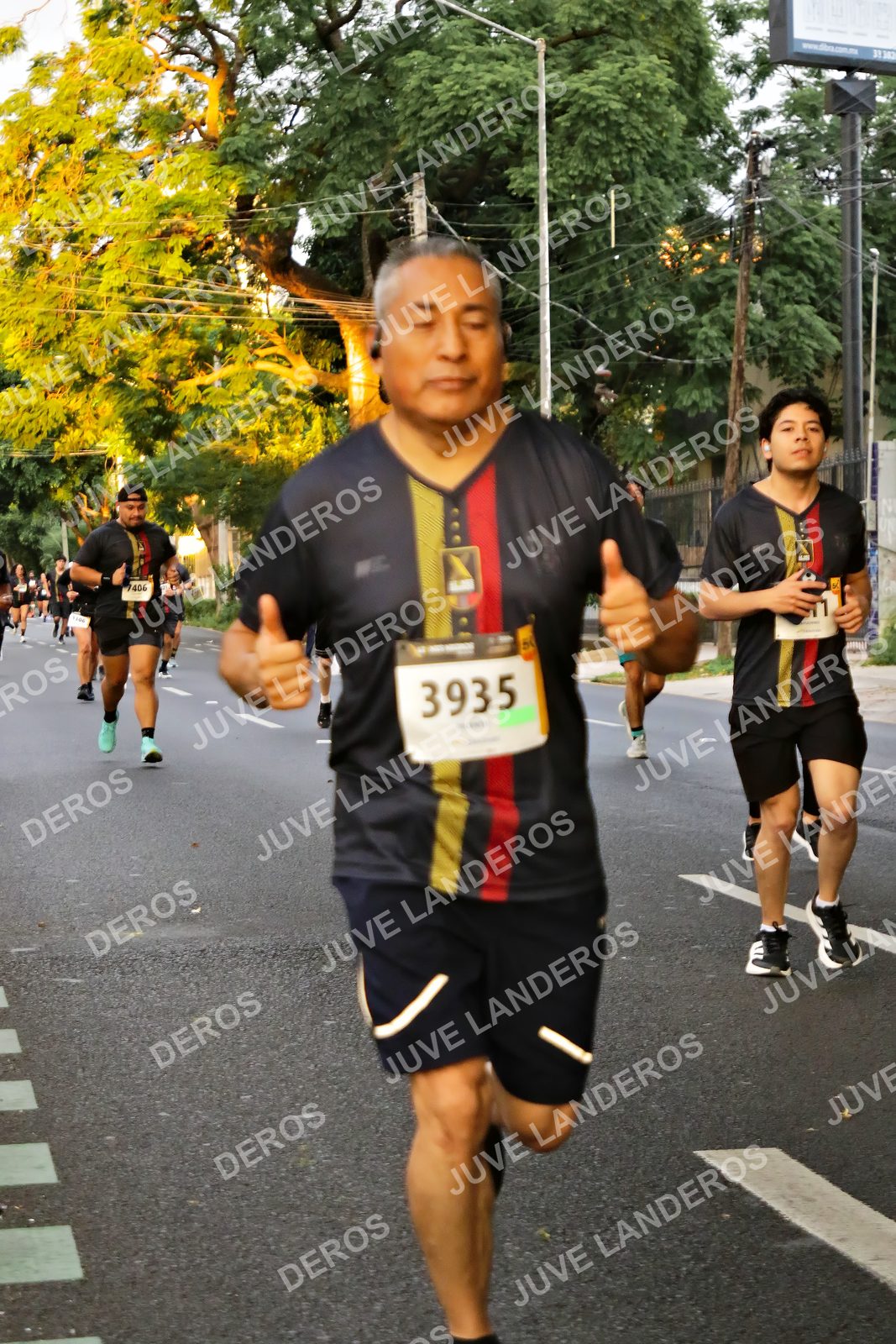 Foto de la X Carrera Leones Negros Red Cola 2026 en Rectoría General de la UdeG, Av. Juárez 976 (meta en Av. Enrique Díaz de León y Pedro Moreno), Guadalajara a las 05:01 · dorsal 3935, 7406