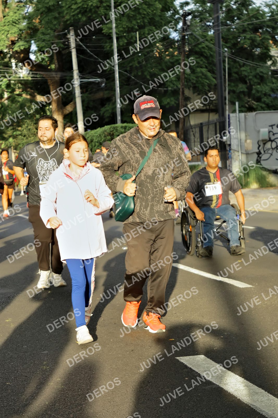 Foto de la X Carrera Leones Negros Red Cola 2026 en Rectoría General de la UdeG, Av. Juárez 976 (meta en Av. Enrique Díaz de León y Pedro Moreno), Guadalajara a las 07:31 · dorsal 139