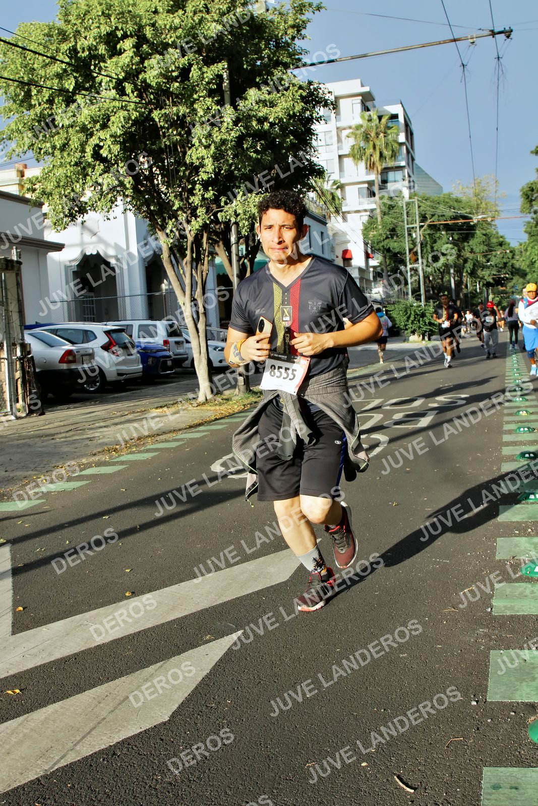 Foto de la X Carrera Leones Negros Red Cola 2026 en Rectoría General de la UdeG, Av. Juárez 976 (meta en Av. Enrique Díaz de León y Pedro Moreno), Guadalajara a las 07:53 · dorsal 8555