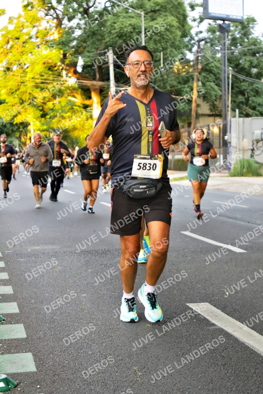 Foto de la X Carrera Leones Negros Red Cola 2026 en Rectoría General de la UdeG, Av. Juárez 976 (meta en Av. Enrique Díaz de León y Pedro Moreno), Guadalajara a las 05:04 · dorsal 5830, 1458