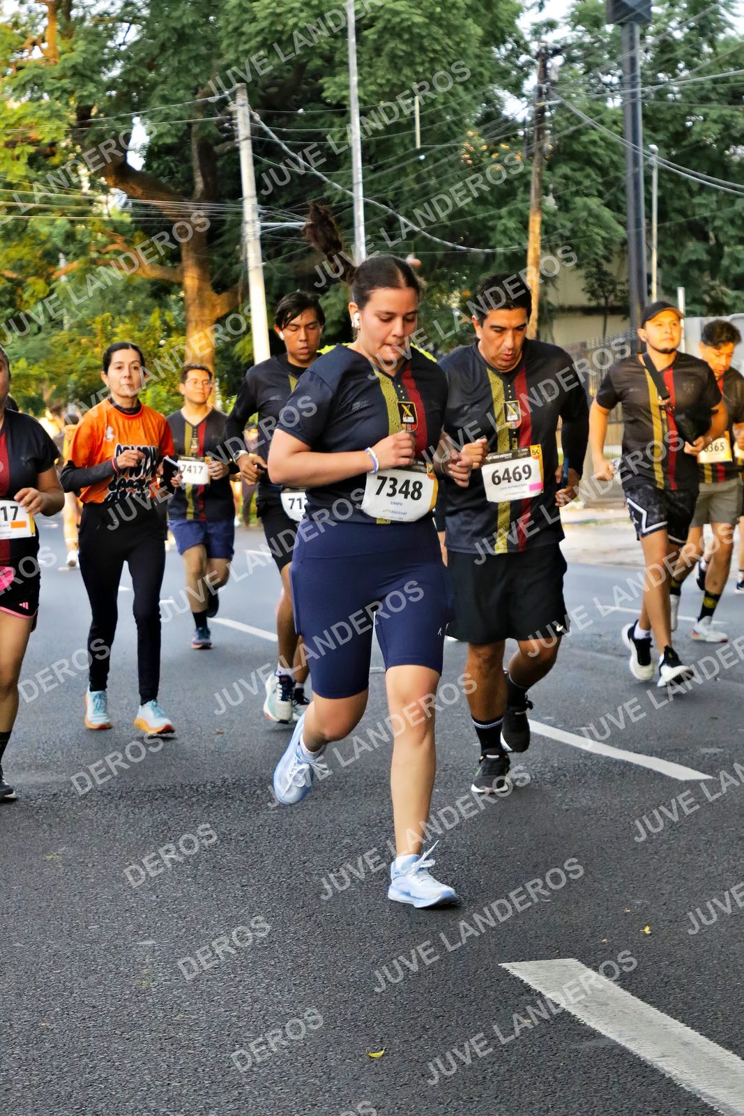 Foto de la X Carrera Leones Negros Red Cola 2026 en Rectoría General de la UdeG, Av. Juárez 976 (meta en Av. Enrique Díaz de León y Pedro Moreno), Guadalajara a las 05:07 · dorsal 7348, 6469, 71, 7417