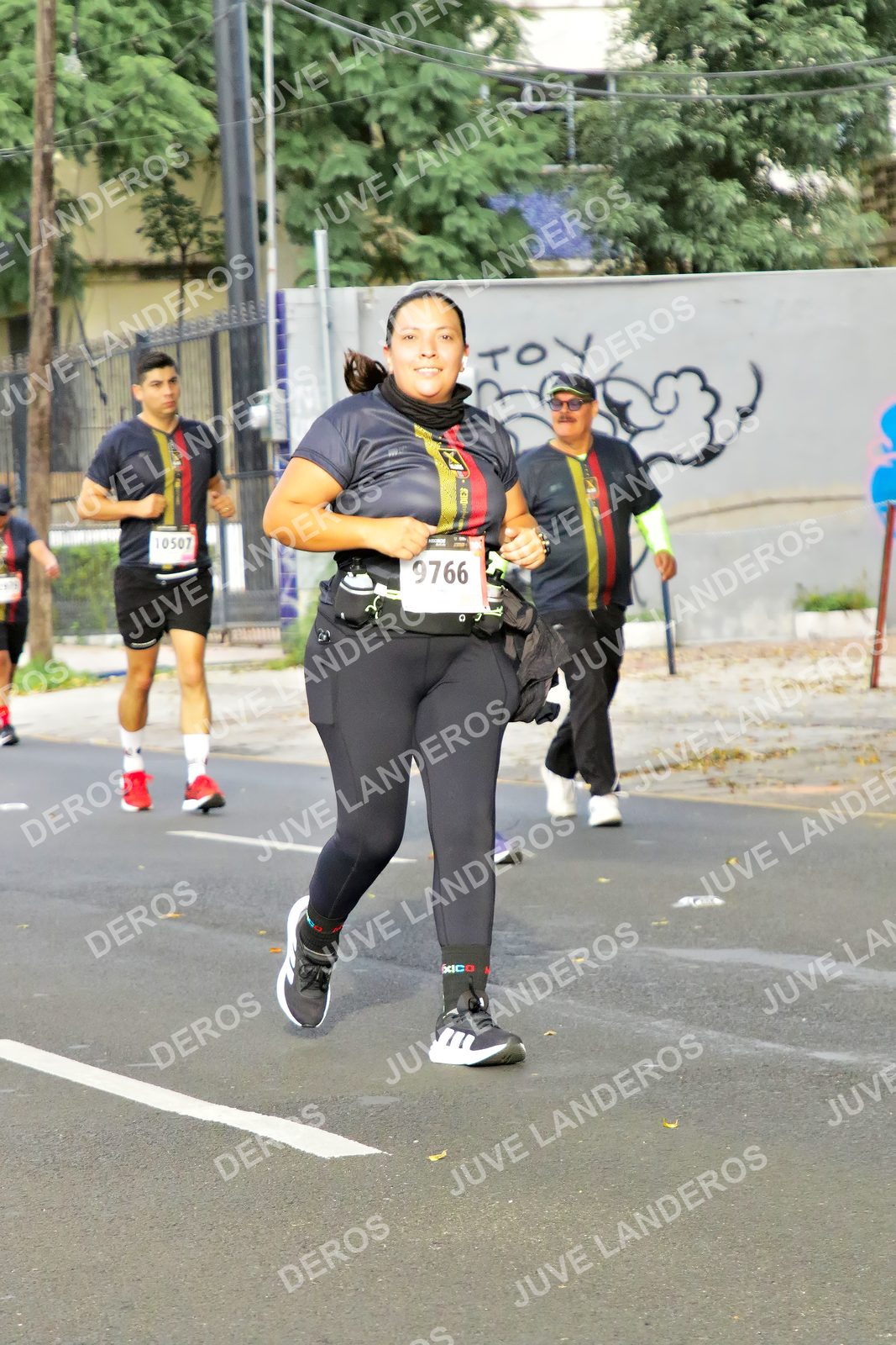 Foto de la X Carrera Leones Negros Red Cola 2026 en Rectoría General de la UdeG, Av. Juárez 976 (meta en Av. Enrique Díaz de León y Pedro Moreno), Guadalajara a las 08:13 · dorsal 9766, 10507