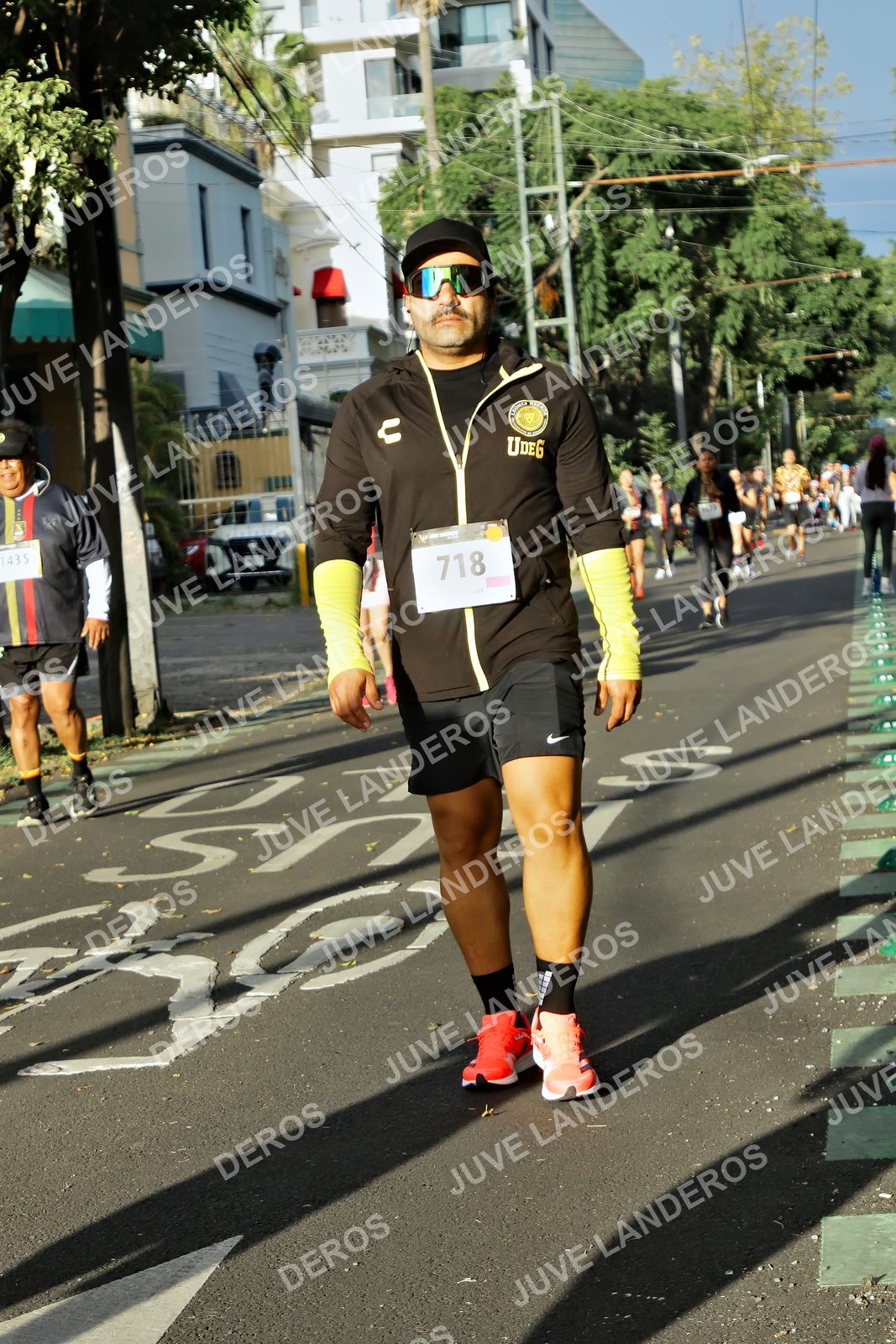 Foto de la X Carrera Leones Negros Red Cola 2026 en Rectoría General de la UdeG, Av. Juárez 976 (meta en Av. Enrique Díaz de León y Pedro Moreno), Guadalajara a las 07:52 · dorsal 718, 1435