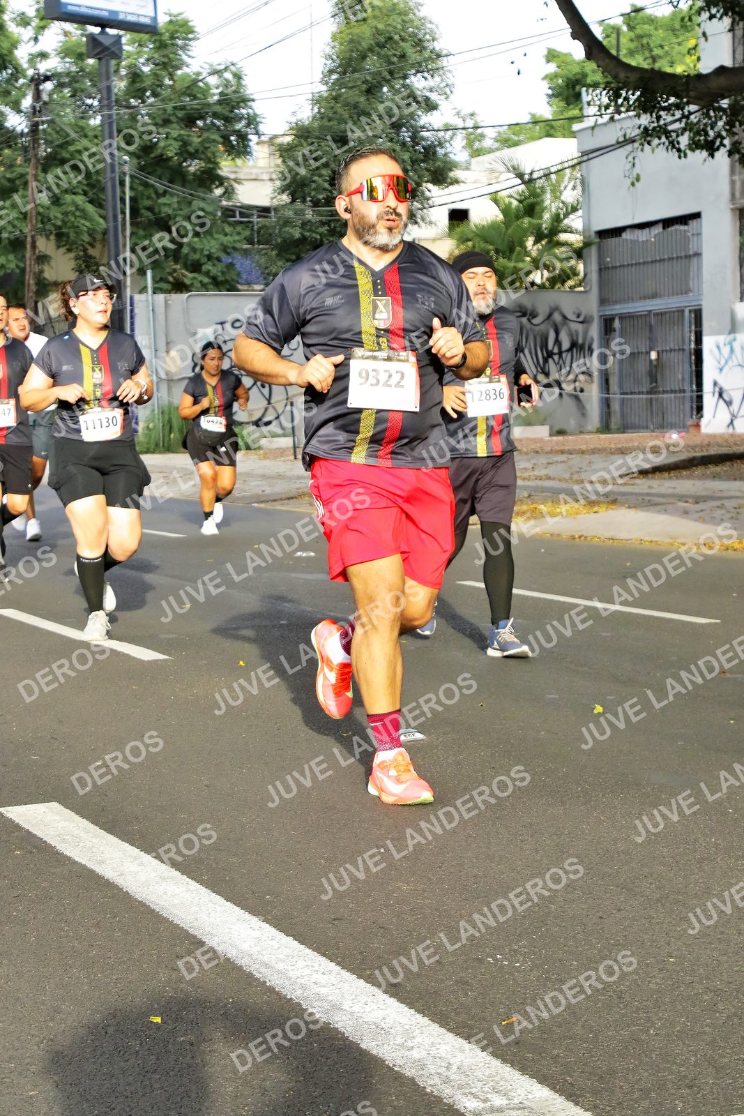 Foto de la X Carrera Leones Negros Red Cola 2026 en Rectoría General de la UdeG, Av. Juárez 976 (meta en Av. Enrique Díaz de León y Pedro Moreno), Guadalajara a las 08:03 · dorsal 9322, 11130, 47