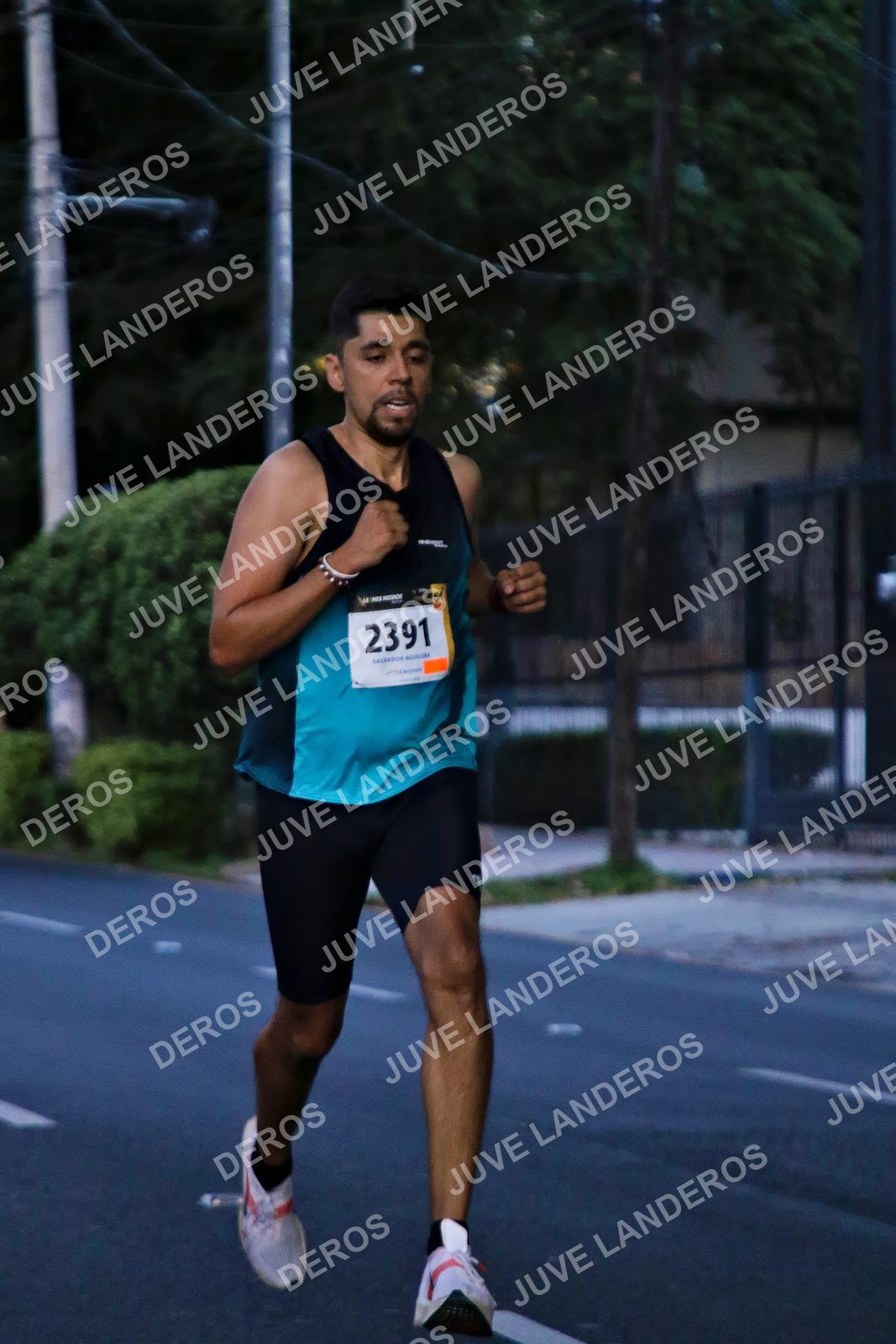 Foto de la X Carrera Leones Negros Red Cola 2026 en Rectoría General de la UdeG, Av. Juárez 976 (meta en Av. Enrique Díaz de León y Pedro Moreno), Guadalajara a las 04:48 · dorsal 2391