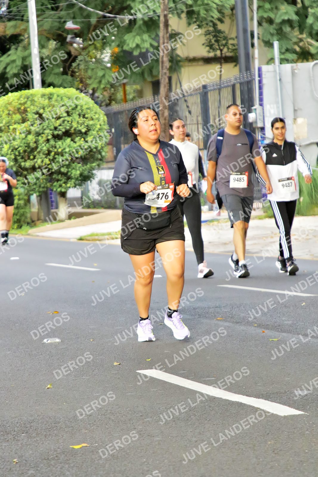 Foto de la X Carrera Leones Negros Red Cola 2026 en Rectoría General de la UdeG, Av. Juárez 976 (meta en Av. Enrique Díaz de León y Pedro Moreno), Guadalajara a las 08:14 · dorsal 9485, 9487, 476