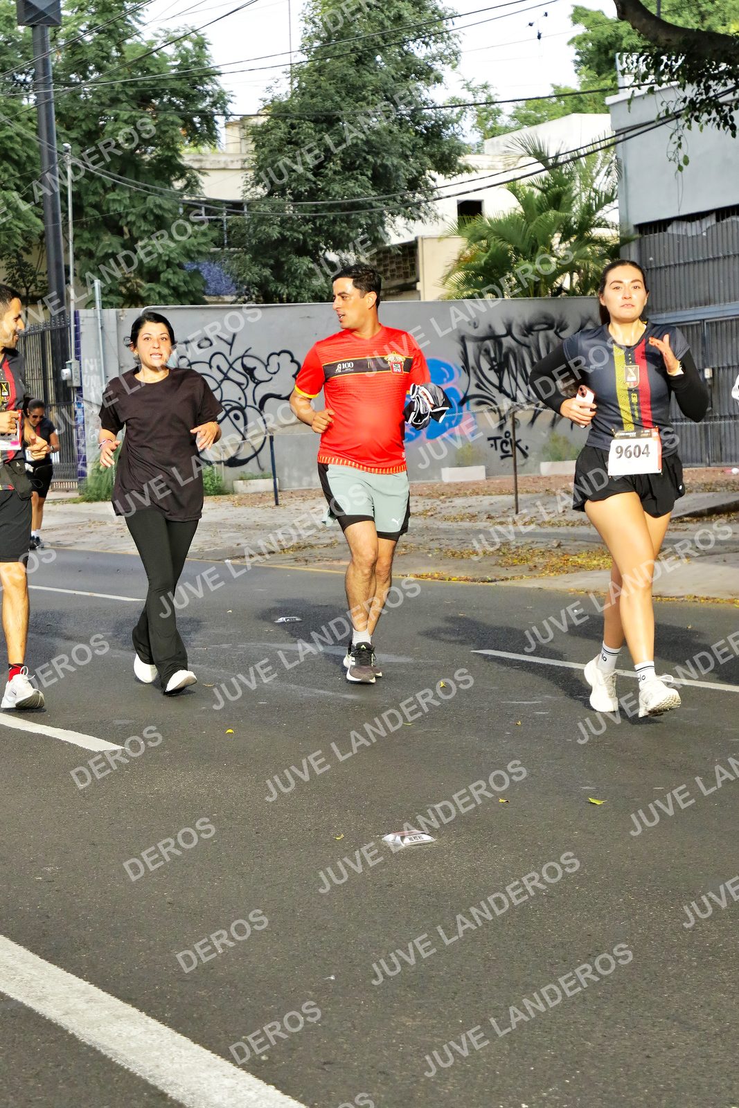 Foto de la X Carrera Leones Negros Red Cola 2026 en Rectoría General de la UdeG, Av. Juárez 976 (meta en Av. Enrique Díaz de León y Pedro Moreno), Guadalajara a las 08:05 · dorsal 9604