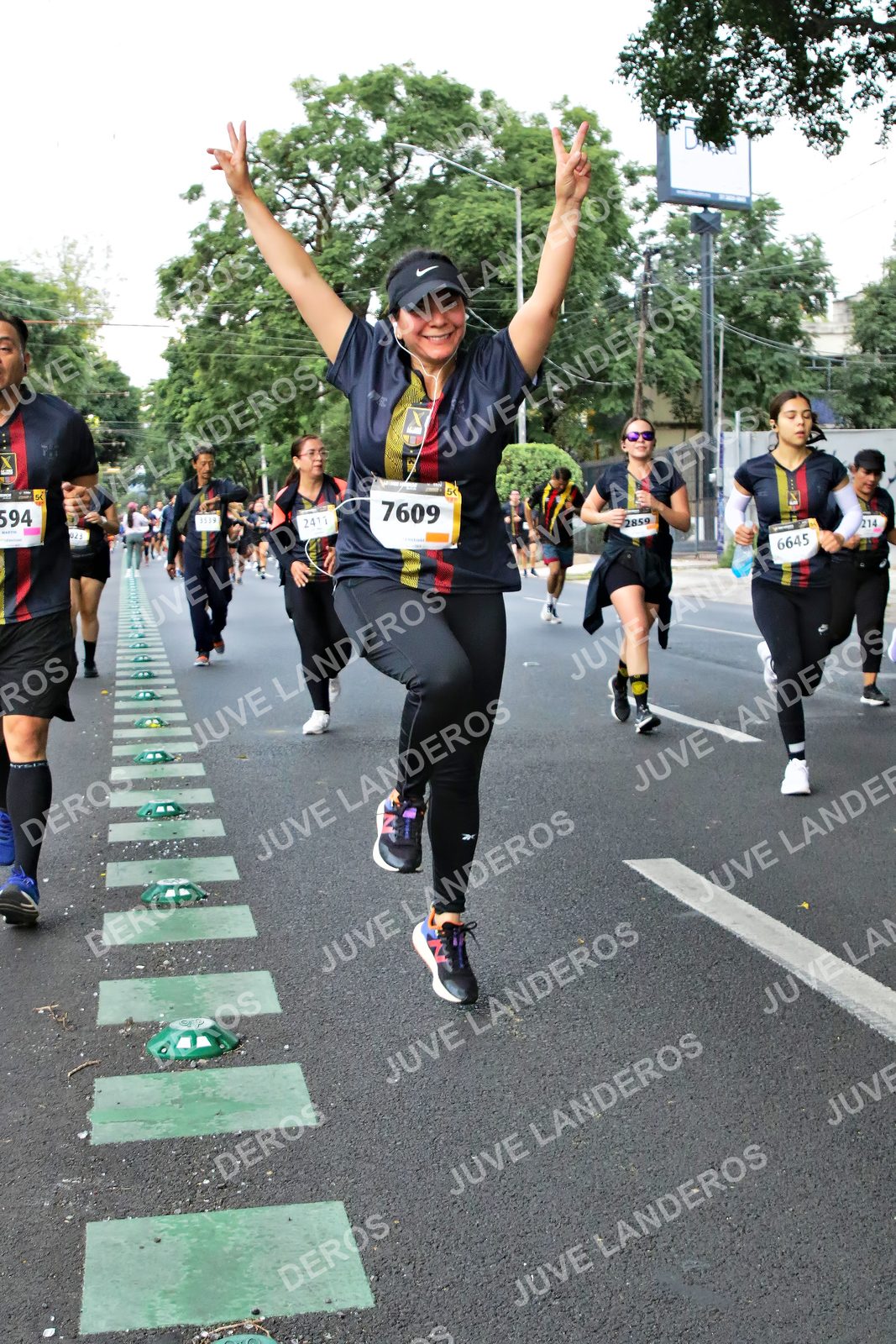 Foto de la X Carrera Leones Negros Red Cola 2026 en Rectoría General de la UdeG, Av. Juárez 976 (meta en Av. Enrique Díaz de León y Pedro Moreno), Guadalajara a las 05:13 · dorsal 7609, 594, 6645, 214