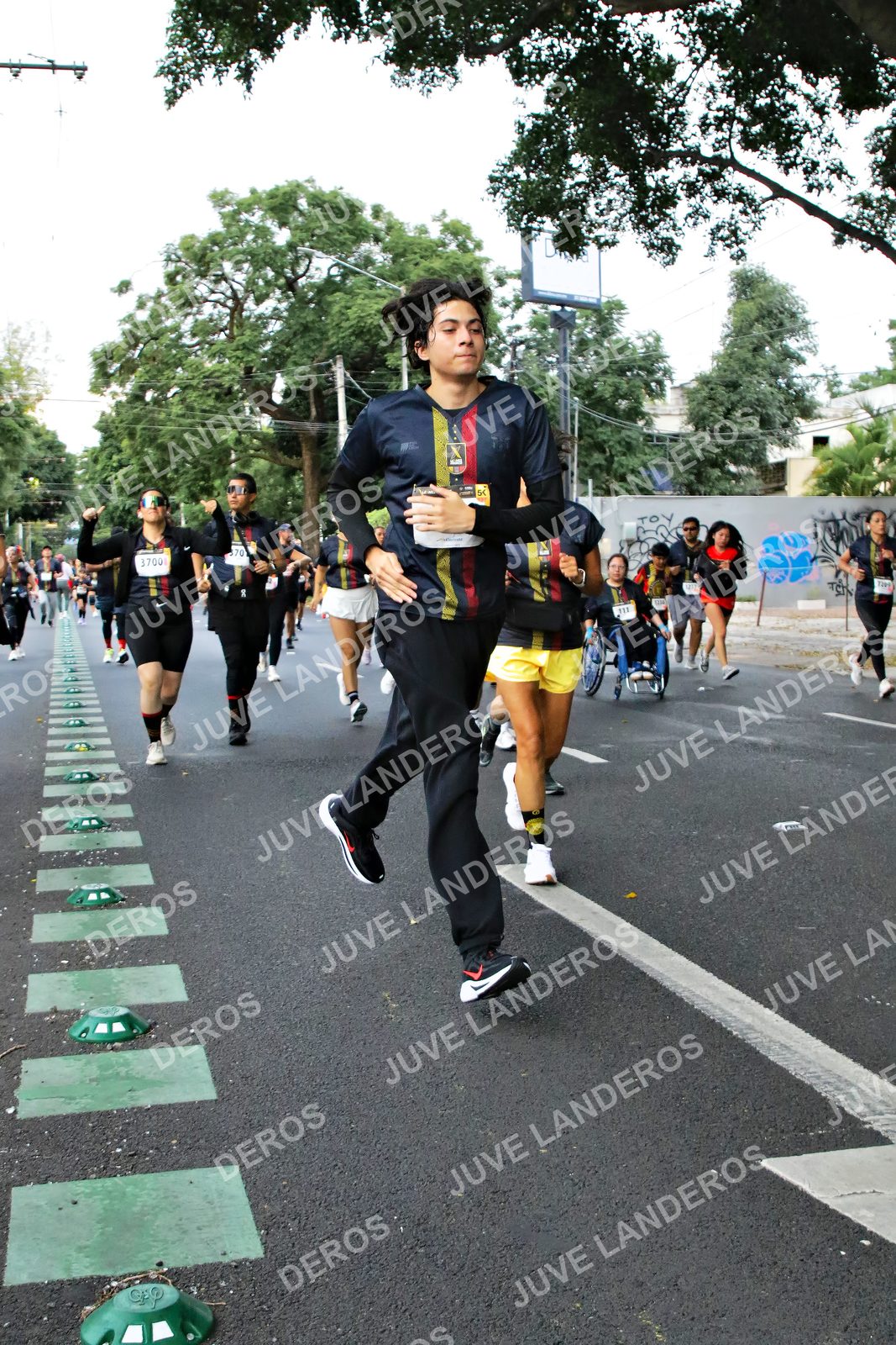 Foto de la X Carrera Leones Negros Red Cola 2026 en Rectoría General de la UdeG, Av. Juárez 976 (meta en Av. Enrique Díaz de León y Pedro Moreno), Guadalajara a las 05:11 · dorsal 3700