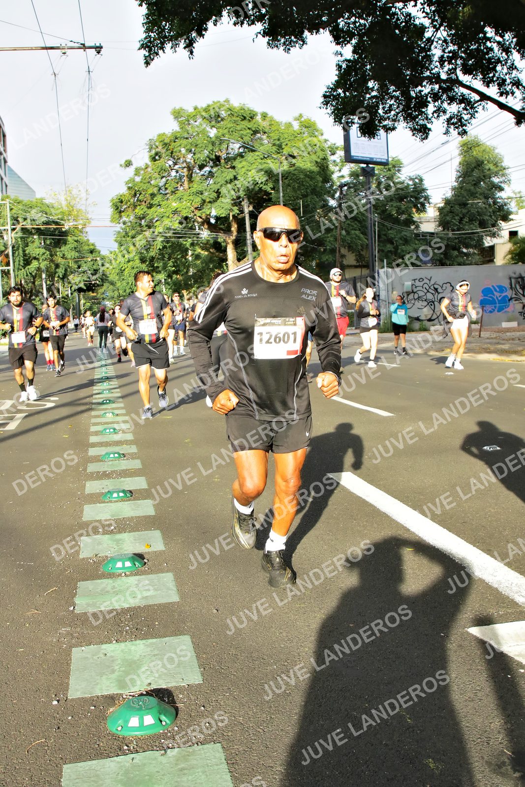 Foto de la X Carrera Leones Negros Red Cola 2026 en Rectoría General de la UdeG, Av. Juárez 976 (meta en Av. Enrique Díaz de León y Pedro Moreno), Guadalajara a las 08:00 · dorsal 12601