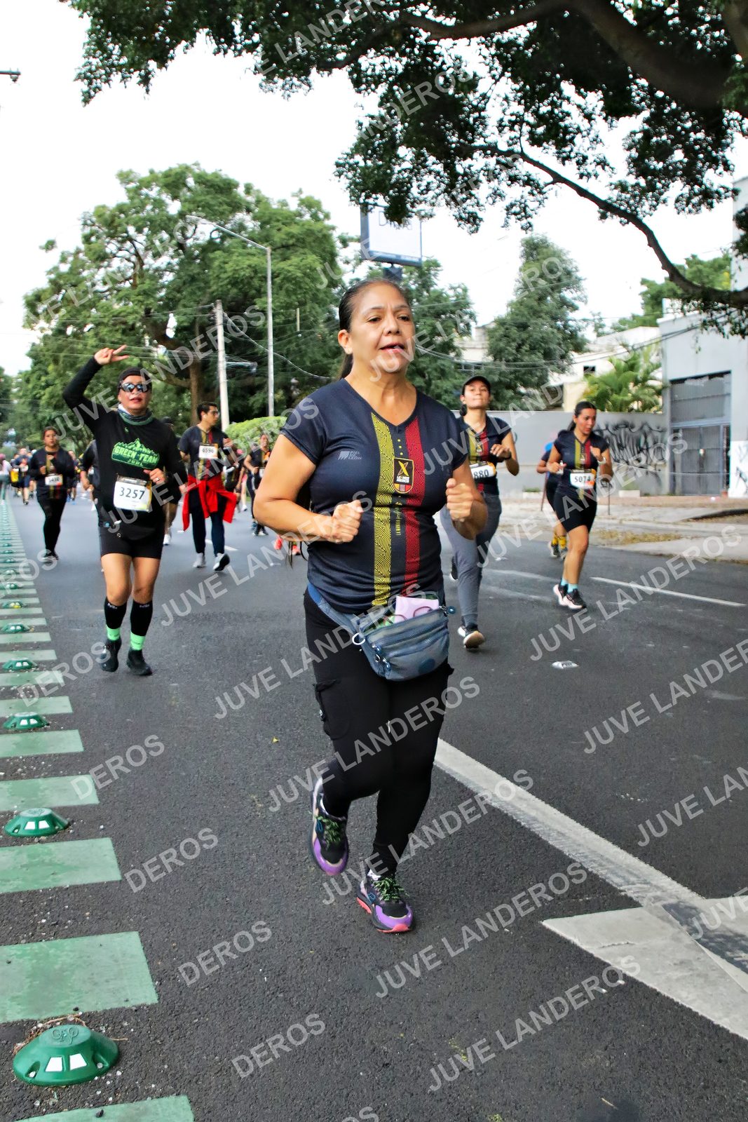 Foto de la X Carrera Leones Negros Red Cola 2026 en Rectoría General de la UdeG, Av. Juárez 976 (meta en Av. Enrique Díaz de León y Pedro Moreno), Guadalajara a las 05:10 · dorsal 3257, 880, 507