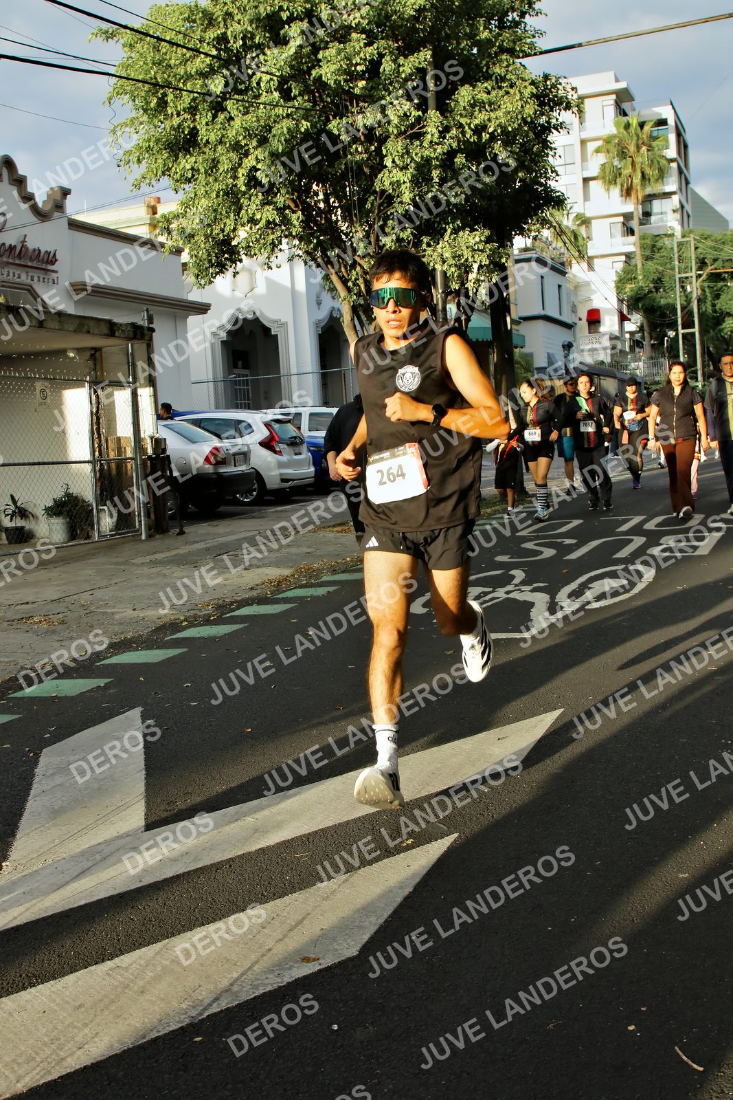 Foto de la X Carrera Leones Negros Red Cola 2026 en Rectoría General de la UdeG, Av. Juárez 976 (meta en Av. Enrique Díaz de León y Pedro Moreno), Guadalajara a las 07:32 · dorsal 264