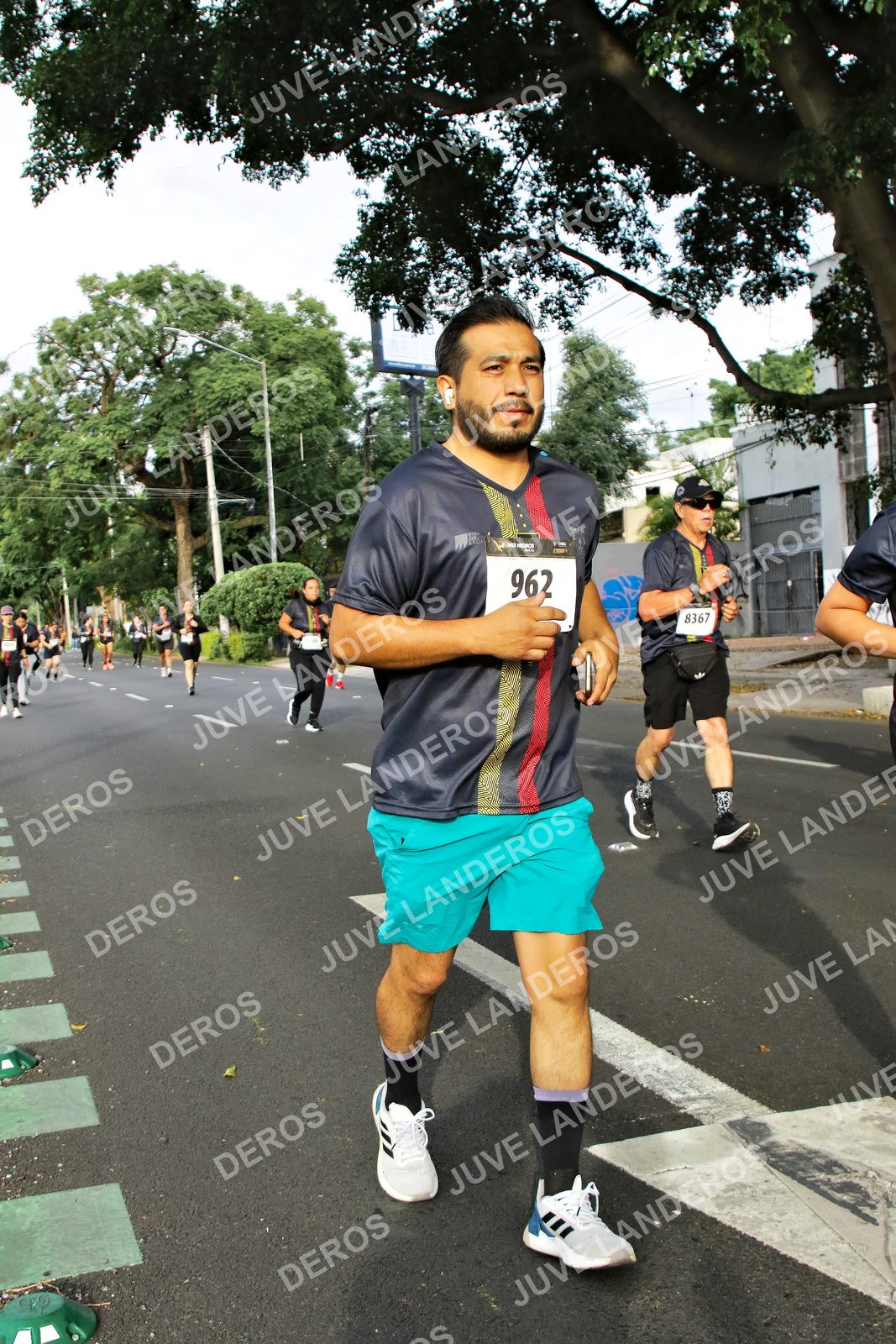 Foto de la X Carrera Leones Negros Red Cola 2026 en Rectoría General de la UdeG, Av. Juárez 976 (meta en Av. Enrique Díaz de León y Pedro Moreno), Guadalajara a las 08:13 · dorsal 962, 8367