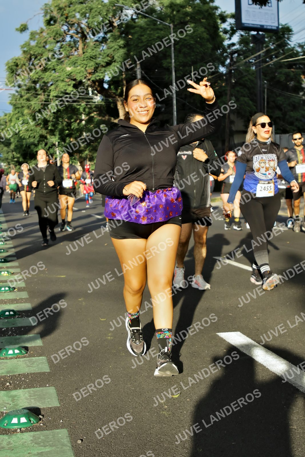 Foto de la X Carrera Leones Negros Red Cola 2026 en Rectoría General de la UdeG, Av. Juárez 976 (meta en Av. Enrique Díaz de León y Pedro Moreno), Guadalajara a las 07:42 · dorsal 2455