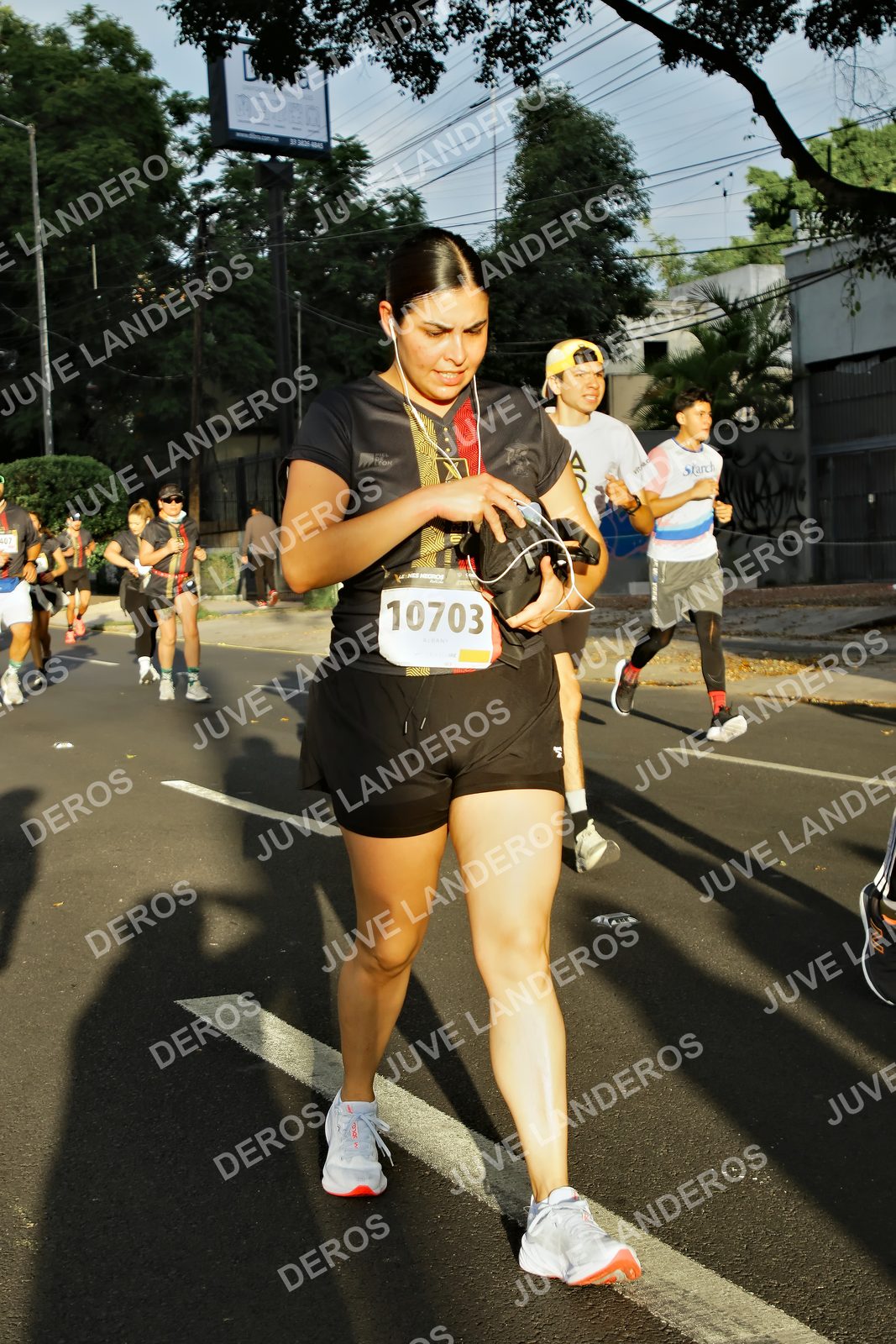 Foto de la X Carrera Leones Negros Red Cola 2026 en Rectoría General de la UdeG, Av. Juárez 976 (meta en Av. Enrique Díaz de León y Pedro Moreno), Guadalajara a las 07:28 · dorsal 10703, 407