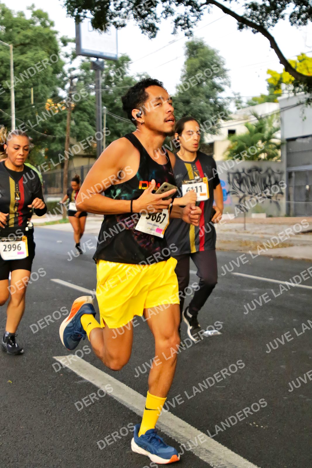 Foto de la X Carrera Leones Negros Red Cola 2026 en Rectoría General de la UdeG, Av. Juárez 976 (meta en Av. Enrique Díaz de León y Pedro Moreno), Guadalajara a las 05:01 · dorsal 2996, 5667