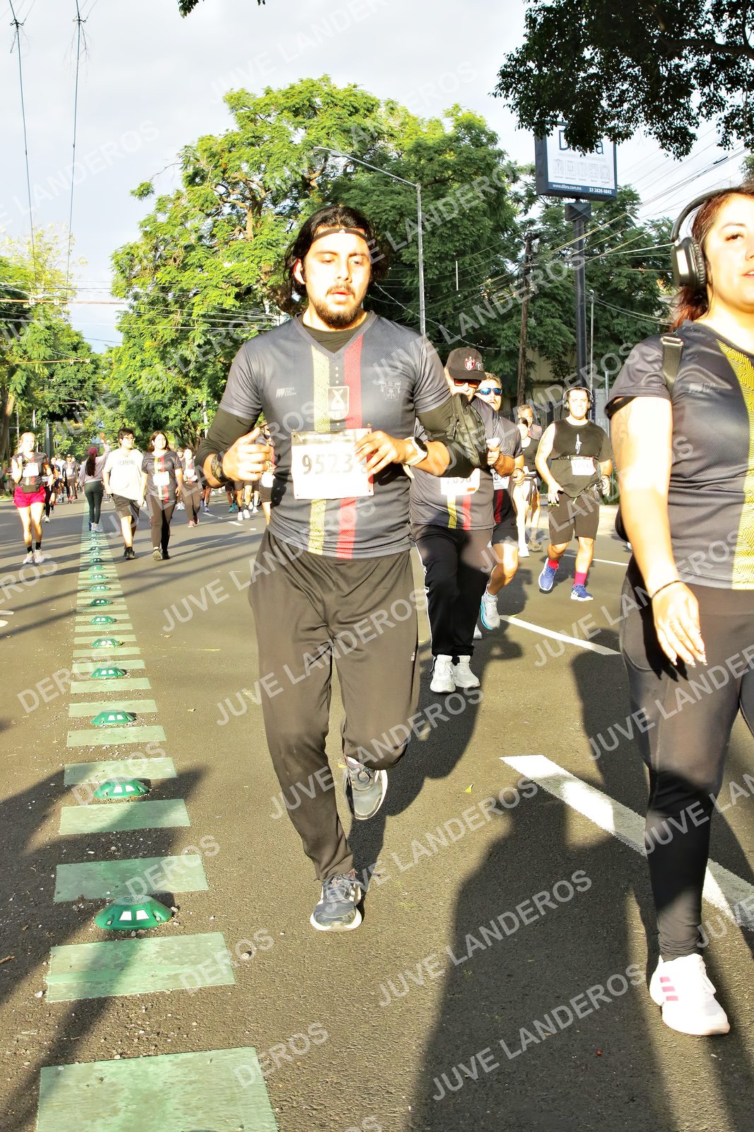 Foto de la X Carrera Leones Negros Red Cola 2026 en Rectoría General de la UdeG, Av. Juárez 976 (meta en Av. Enrique Díaz de León y Pedro Moreno), Guadalajara a las 07:42 · dorsal 95231