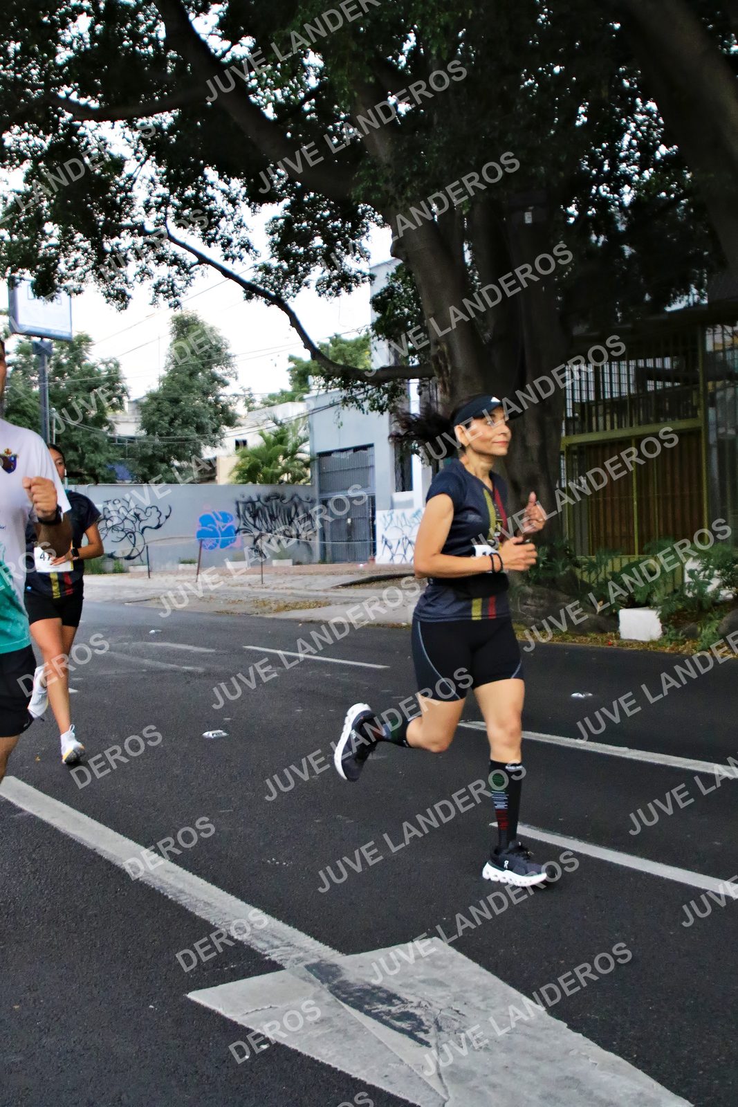 Foto de la X Carrera Leones Negros Red Cola 2026 en Rectoría General de la UdeG, Av. Juárez 976 (meta en Av. Enrique Díaz de León y Pedro Moreno), Guadalajara a las 04:57