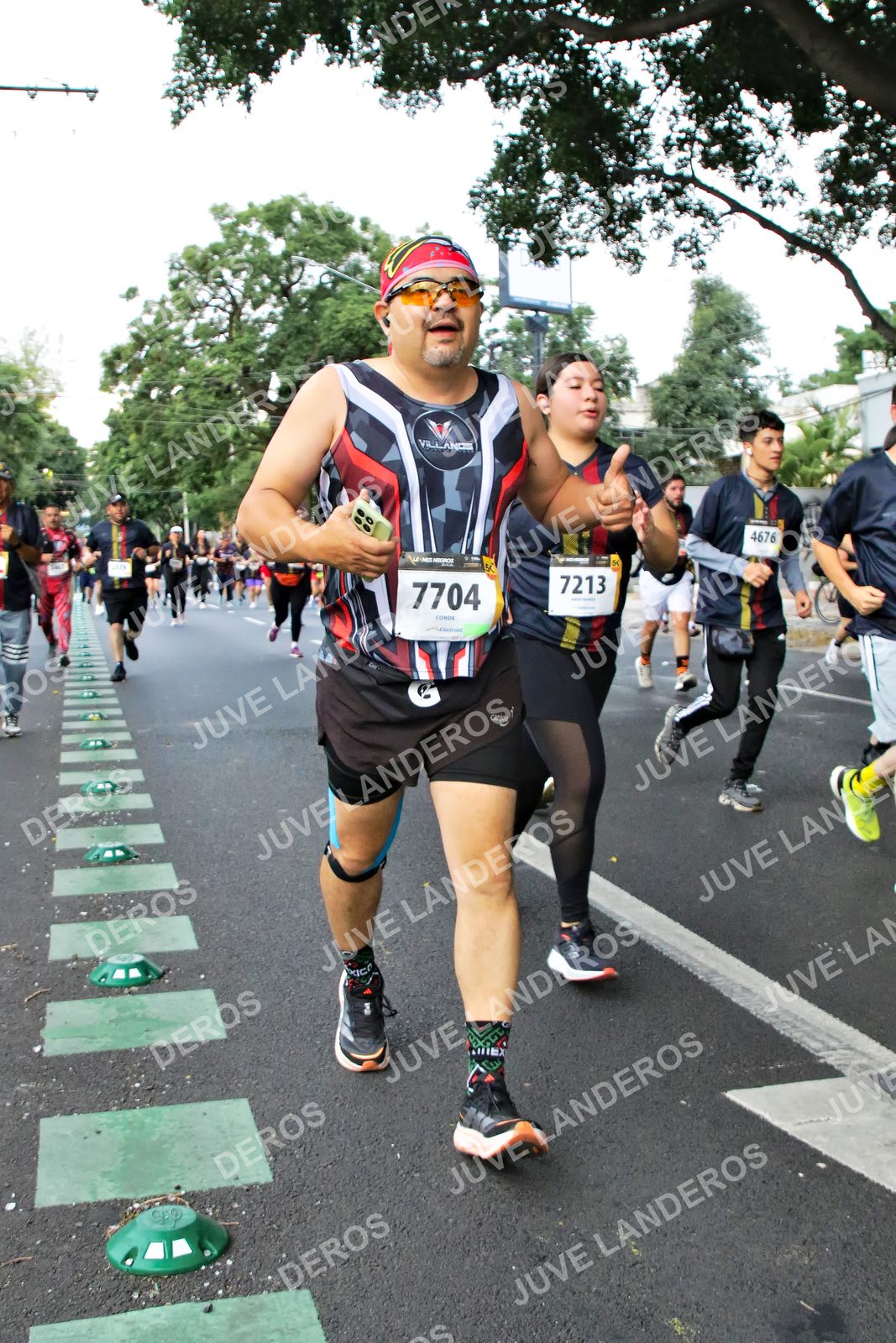 Foto de la X Carrera Leones Negros Red Cola 2026 en Rectoría General de la UdeG, Av. Juárez 976 (meta en Av. Enrique Díaz de León y Pedro Moreno), Guadalajara a las 05:12 · dorsal 7704, 4676