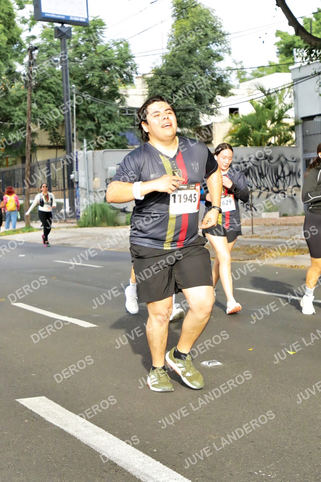 Foto de la X Carrera Leones Negros Red Cola 2026 en Rectoría General de la UdeG, Av. Juárez 976 (meta en Av. Enrique Díaz de León y Pedro Moreno), Guadalajara a las 08:10 · dorsal 11945, 629