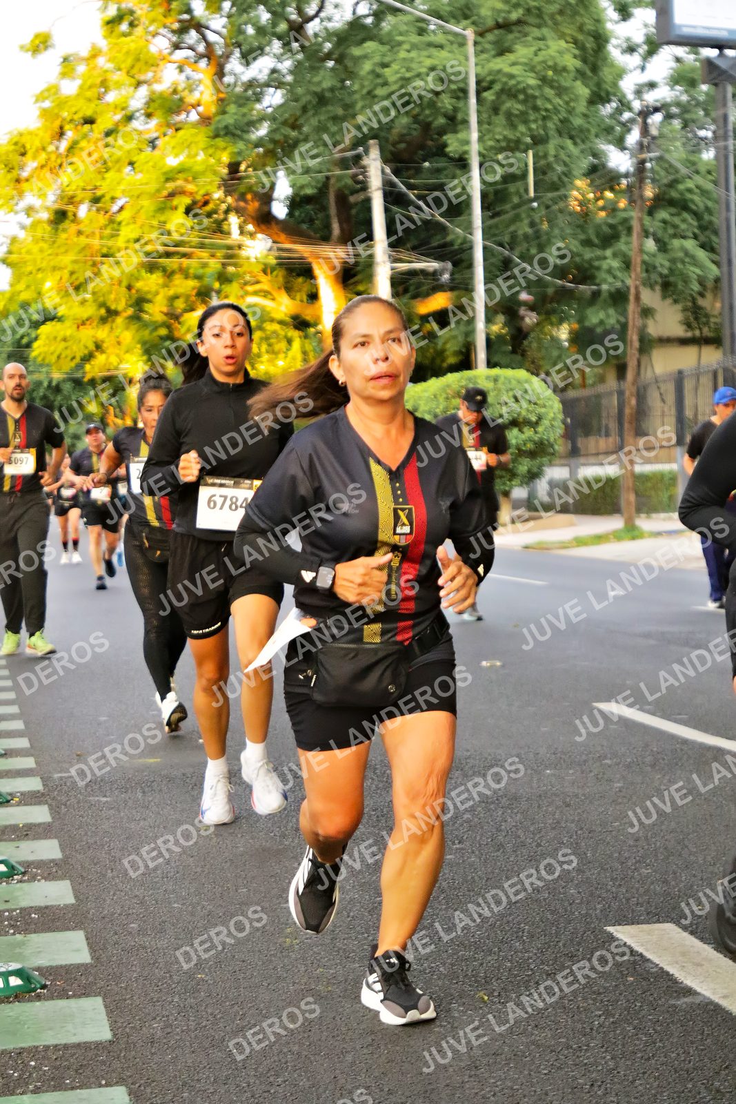 Foto de la X Carrera Leones Negros Red Cola 2026 en Rectoría General de la UdeG, Av. Juárez 976 (meta en Av. Enrique Díaz de León y Pedro Moreno), Guadalajara a las 05:01 · dorsal 6784, 5097