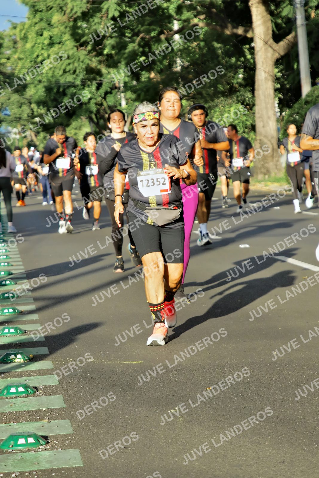 Foto de la X Carrera Leones Negros Red Cola 2026 en Rectoría General de la UdeG, Av. Juárez 976 (meta en Av. Enrique Díaz de León y Pedro Moreno), Guadalajara a las 07:49 · dorsal 12352