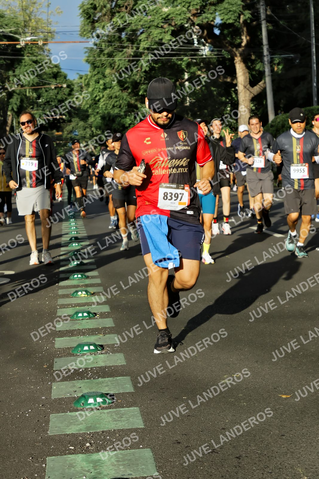 Foto de la X Carrera Leones Negros Red Cola 2026 en Rectoría General de la UdeG, Av. Juárez 976 (meta en Av. Enrique Díaz de León y Pedro Moreno), Guadalajara a las 07:50 · dorsal 9955, 8397, 719