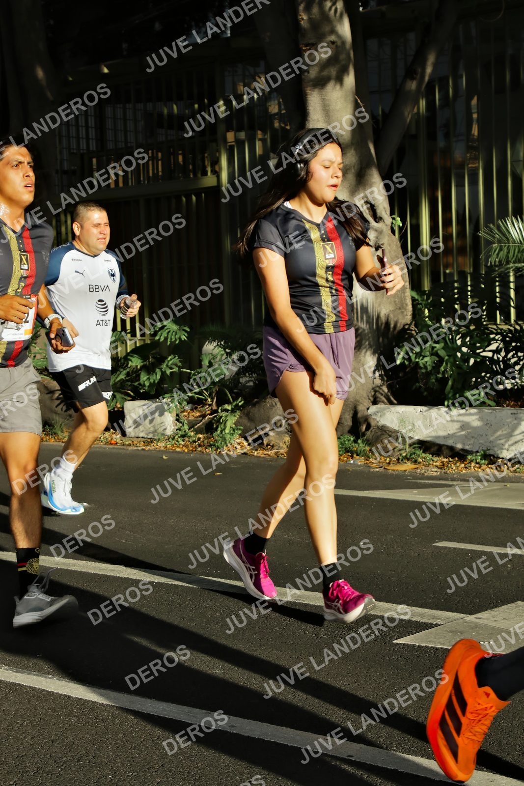 Foto de la X Carrera Leones Negros Red Cola 2026 en Rectoría General de la UdeG, Av. Juárez 976 (meta en Av. Enrique Díaz de León y Pedro Moreno), Guadalajara a las 07:49