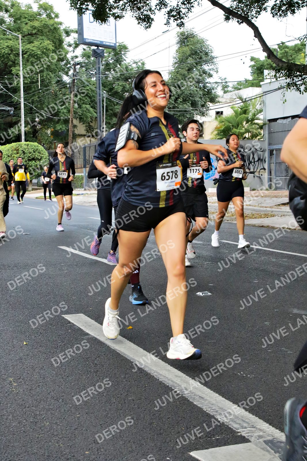 Foto de la X Carrera Leones Negros Red Cola 2026 en Rectoría General de la UdeG, Av. Juárez 976 (meta en Av. Enrique Díaz de León y Pedro Moreno), Guadalajara a las 05:10 · dorsal 6578, 5231, 1175, 6082