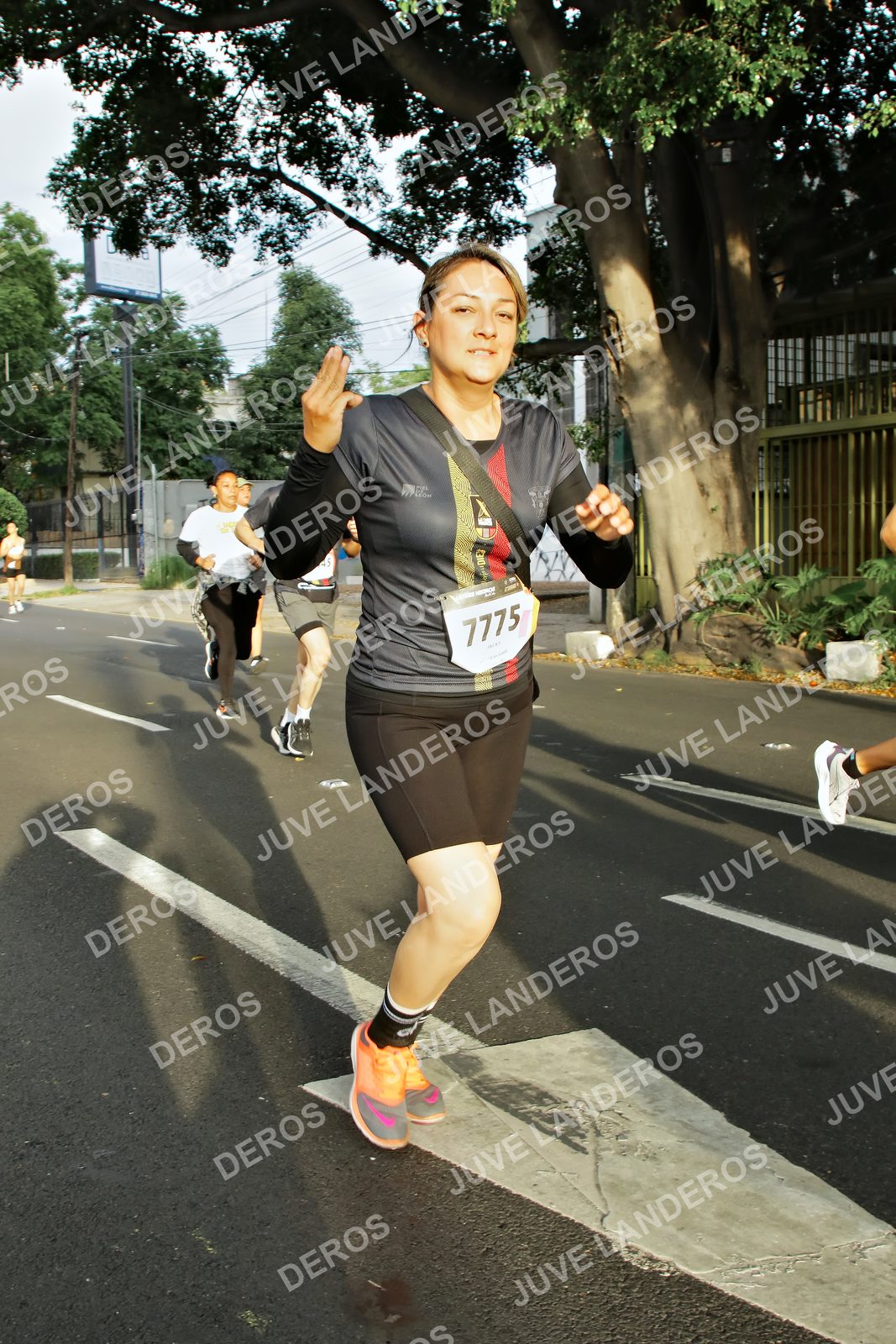 Foto de la X Carrera Leones Negros Red Cola 2026 en Rectoría General de la UdeG, Av. Juárez 976 (meta en Av. Enrique Díaz de León y Pedro Moreno), Guadalajara a las 07:34 · dorsal 7775