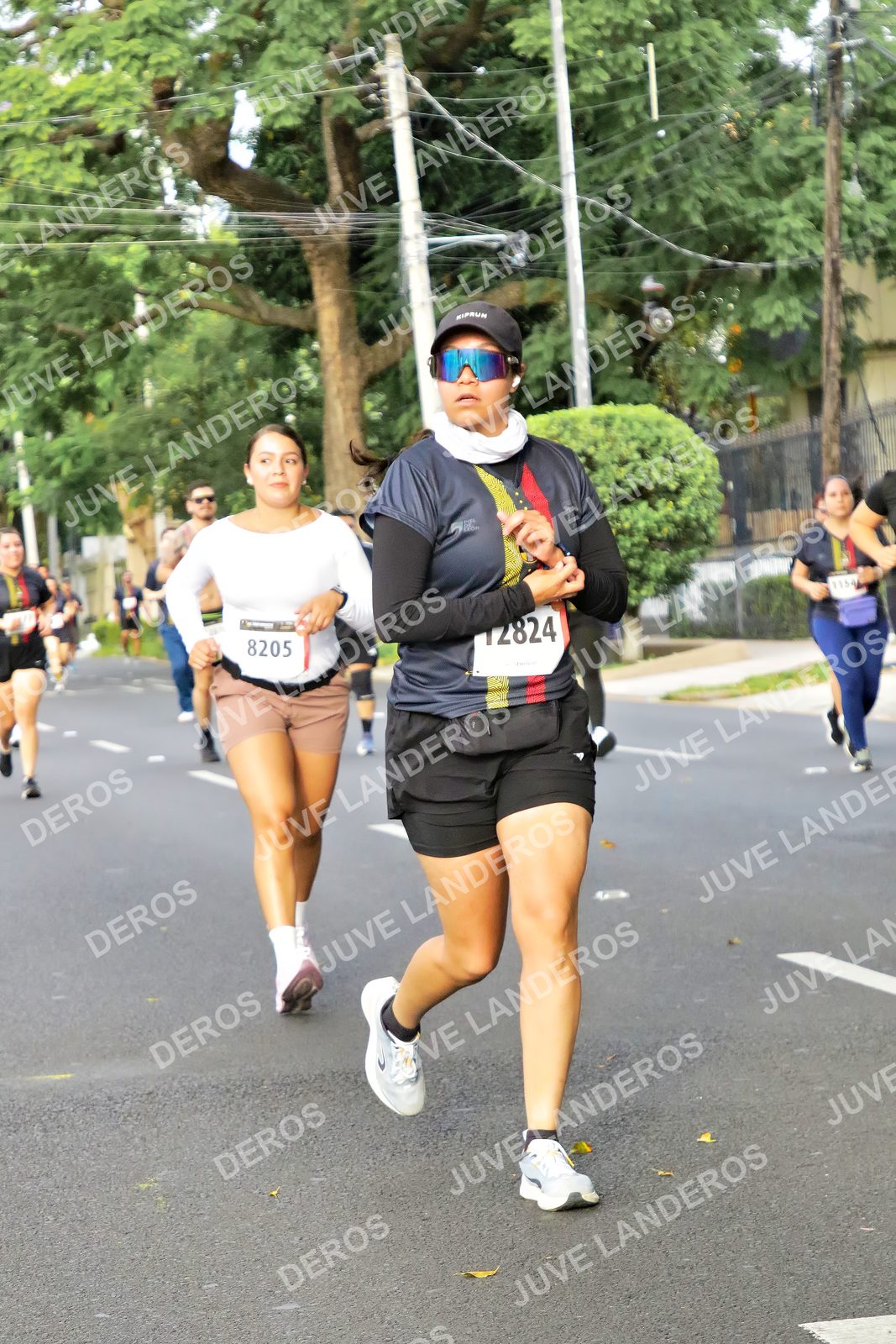 Foto de la X Carrera Leones Negros Red Cola 2026 en Rectoría General de la UdeG, Av. Juárez 976 (meta en Av. Enrique Díaz de León y Pedro Moreno), Guadalajara a las 08:08 · dorsal 8205, 12824