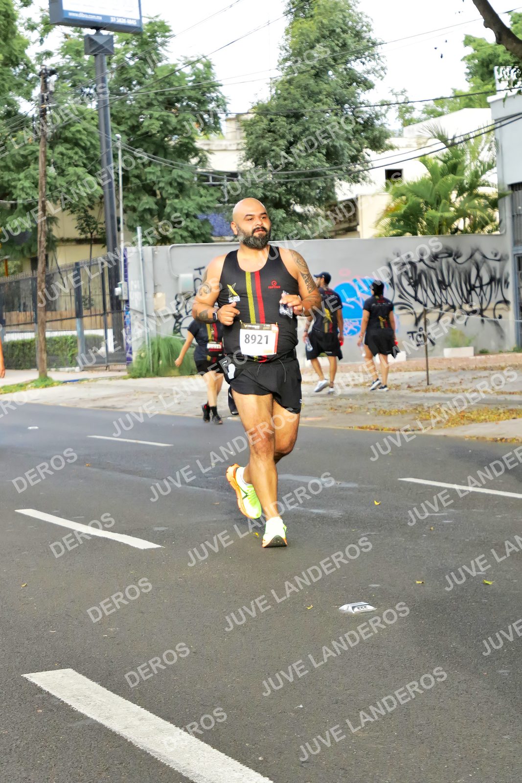 Foto de la X Carrera Leones Negros Red Cola 2026 en Rectoría General de la UdeG, Av. Juárez 976 (meta en Av. Enrique Díaz de León y Pedro Moreno), Guadalajara a las 08:07 · dorsal 8921