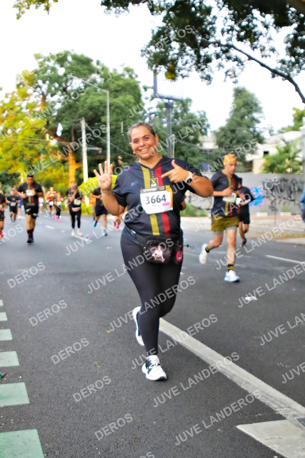 Foto de la X Carrera Leones Negros Red Cola 2026 en Rectoría General de la UdeG, Av. Juárez 976 (meta en Av. Enrique Díaz de León y Pedro Moreno), Guadalajara a las 05:05 · dorsal 3664
